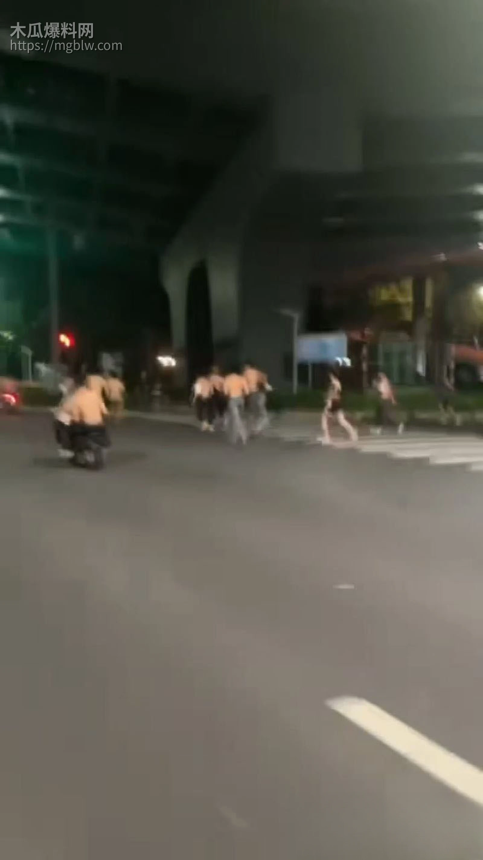 广东街头古惑仔重现 2