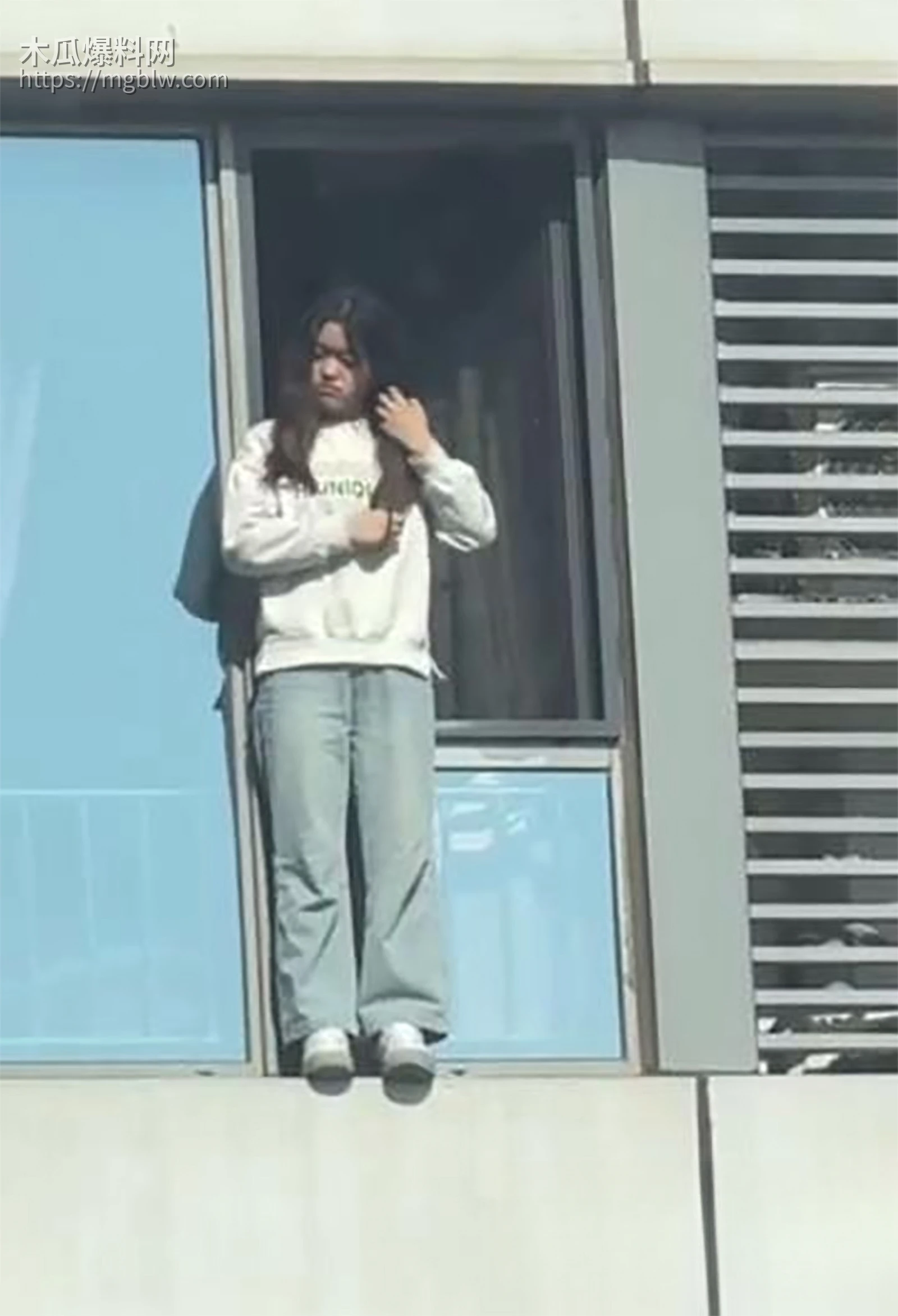 石家庄万象城少女跳楼自杀视频流出 2 拷贝