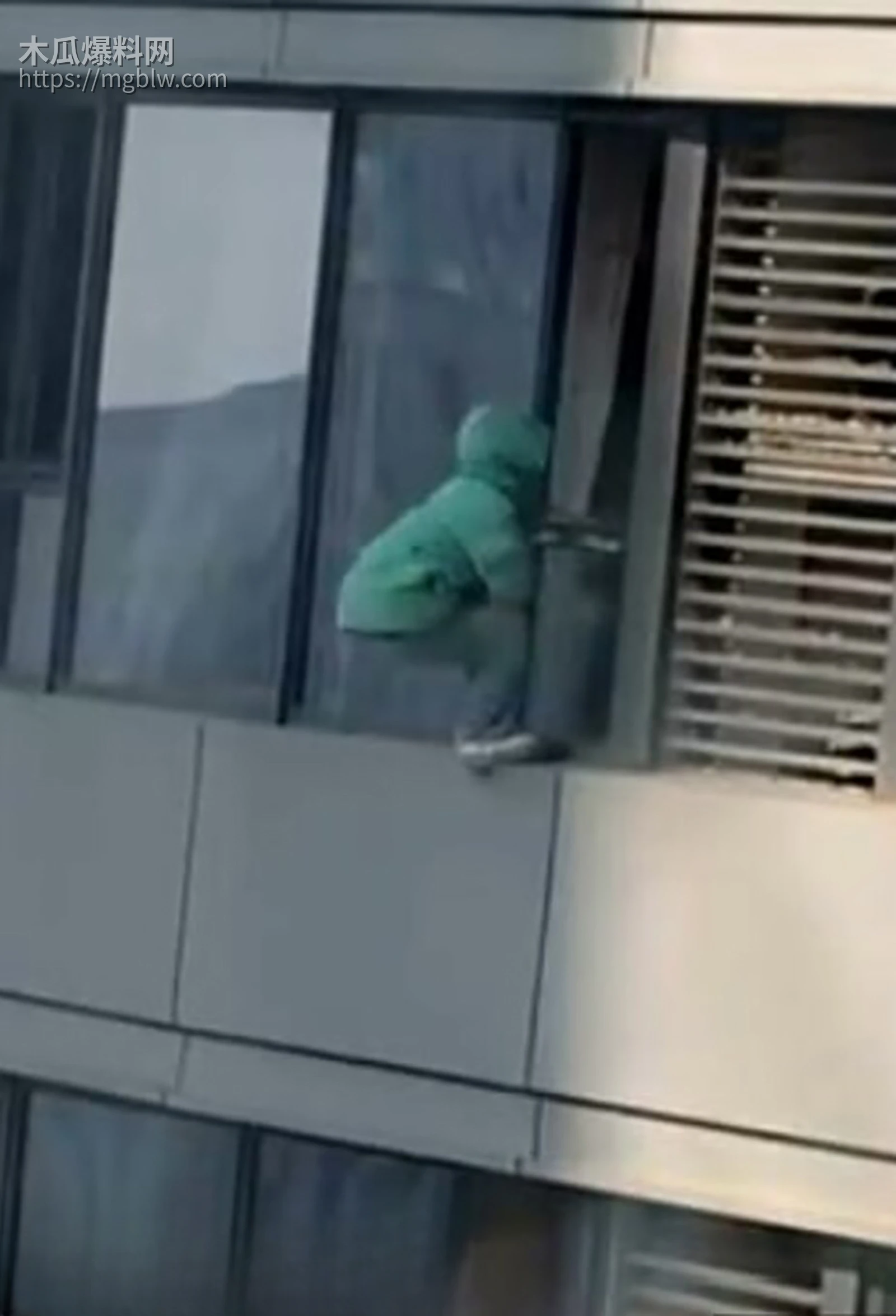 石家庄万象城少女跳楼自杀视频流出 6 拷贝