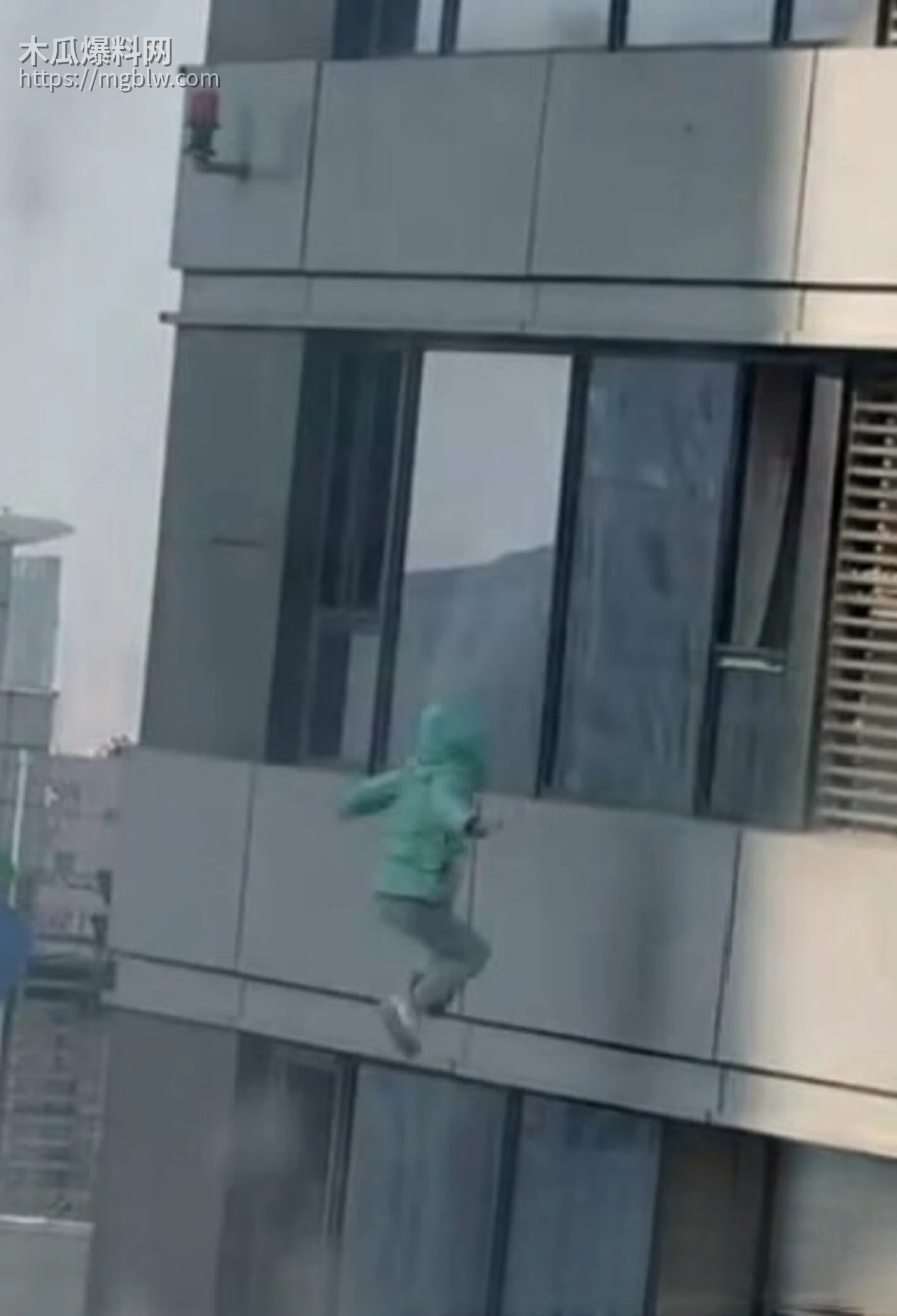 石家庄万象城少女跳楼自杀视频流出 7 拷贝