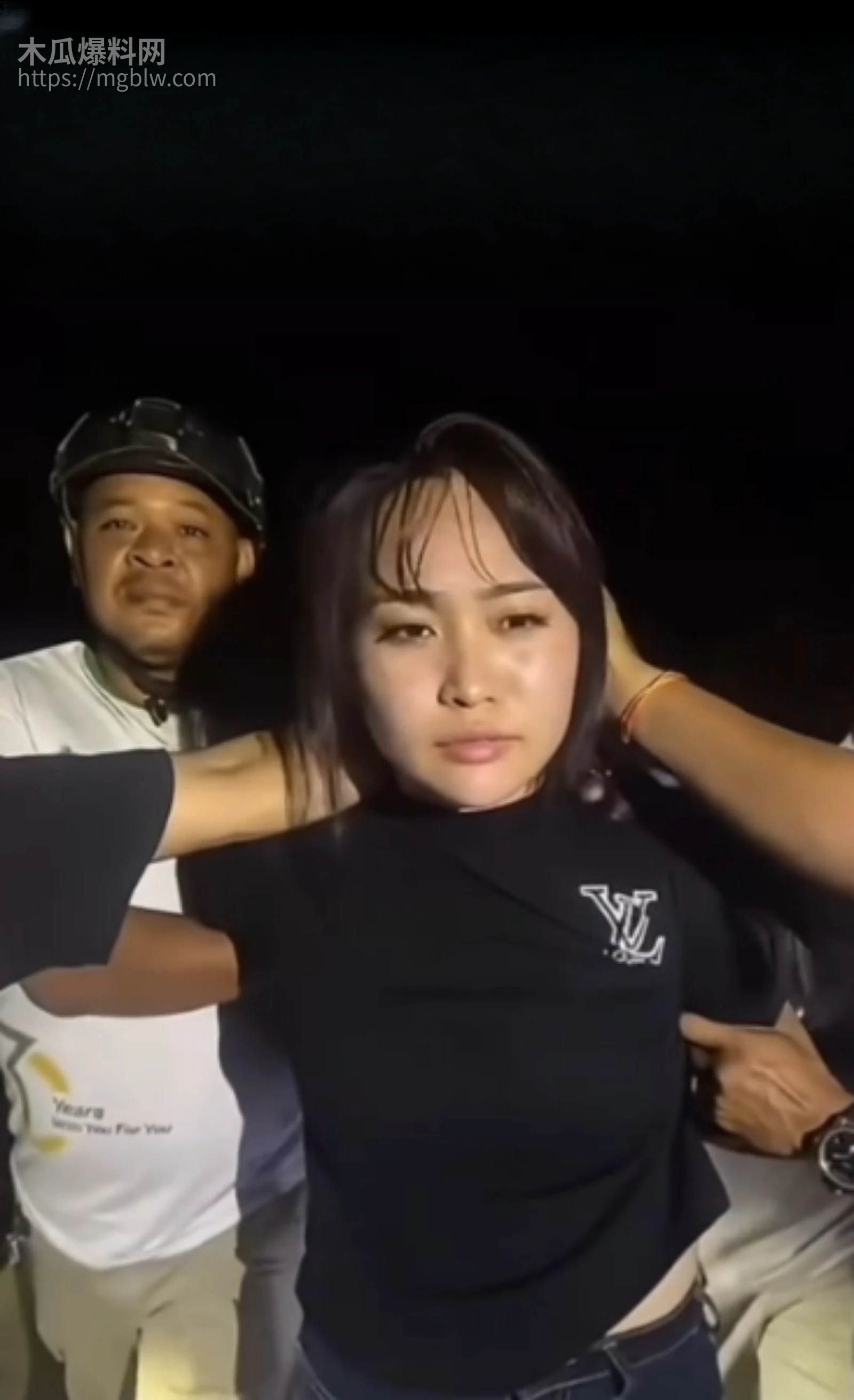 柬埔寨木牌女侠劫法场大瓜01