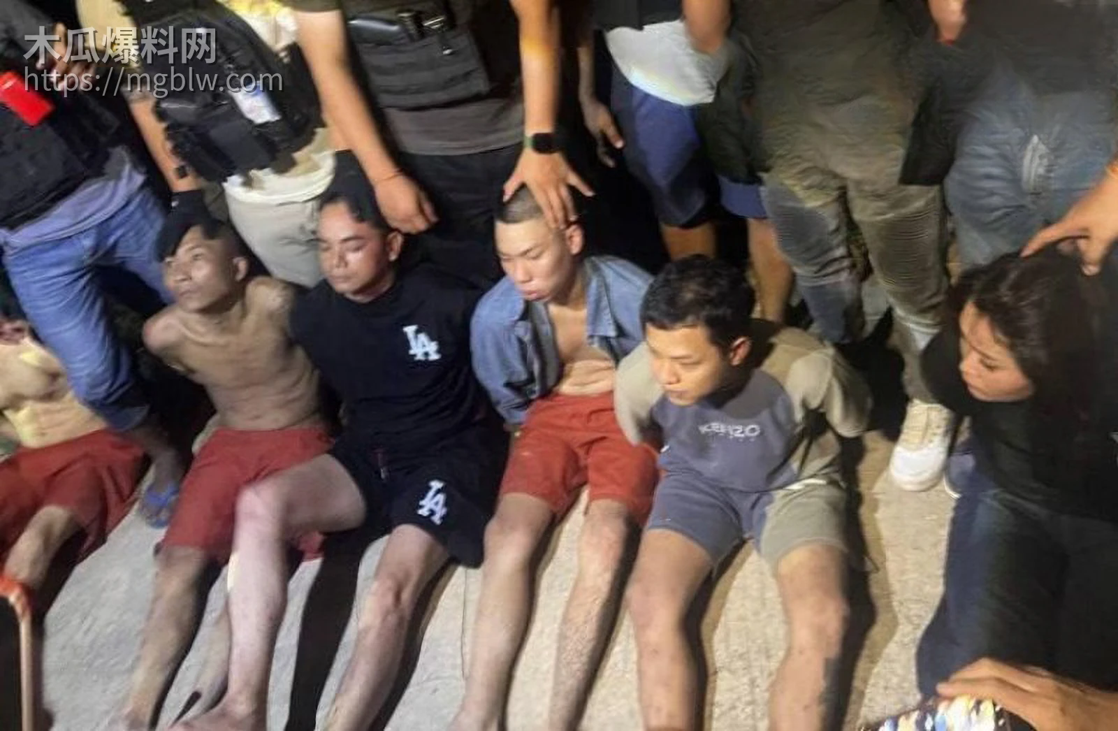 柬埔寨木牌女侠劫法场大瓜010