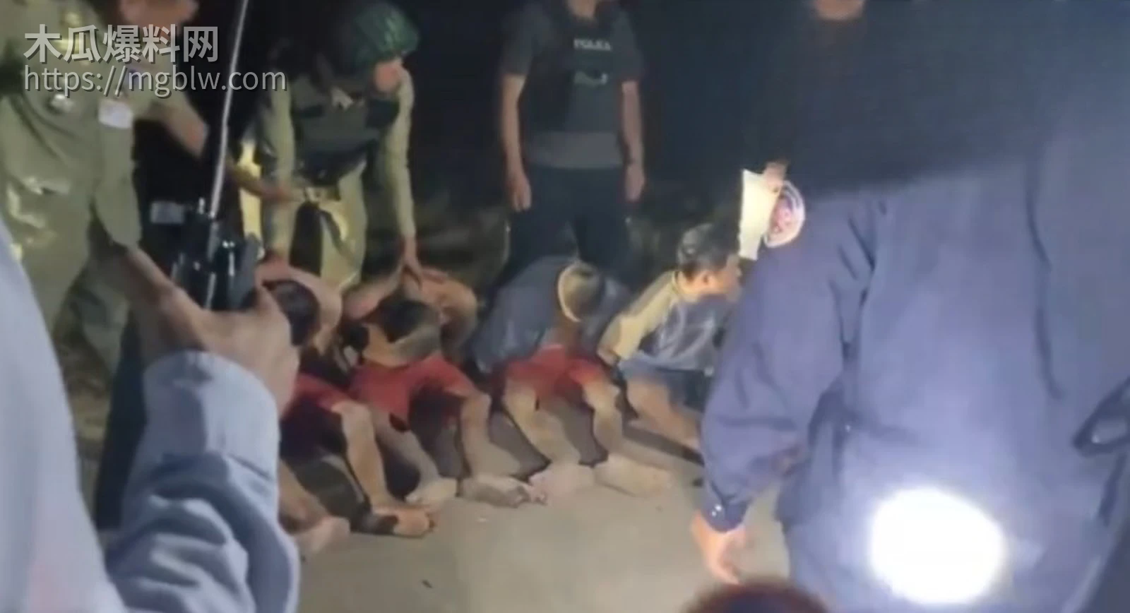 柬埔寨木牌女侠劫法场大瓜011