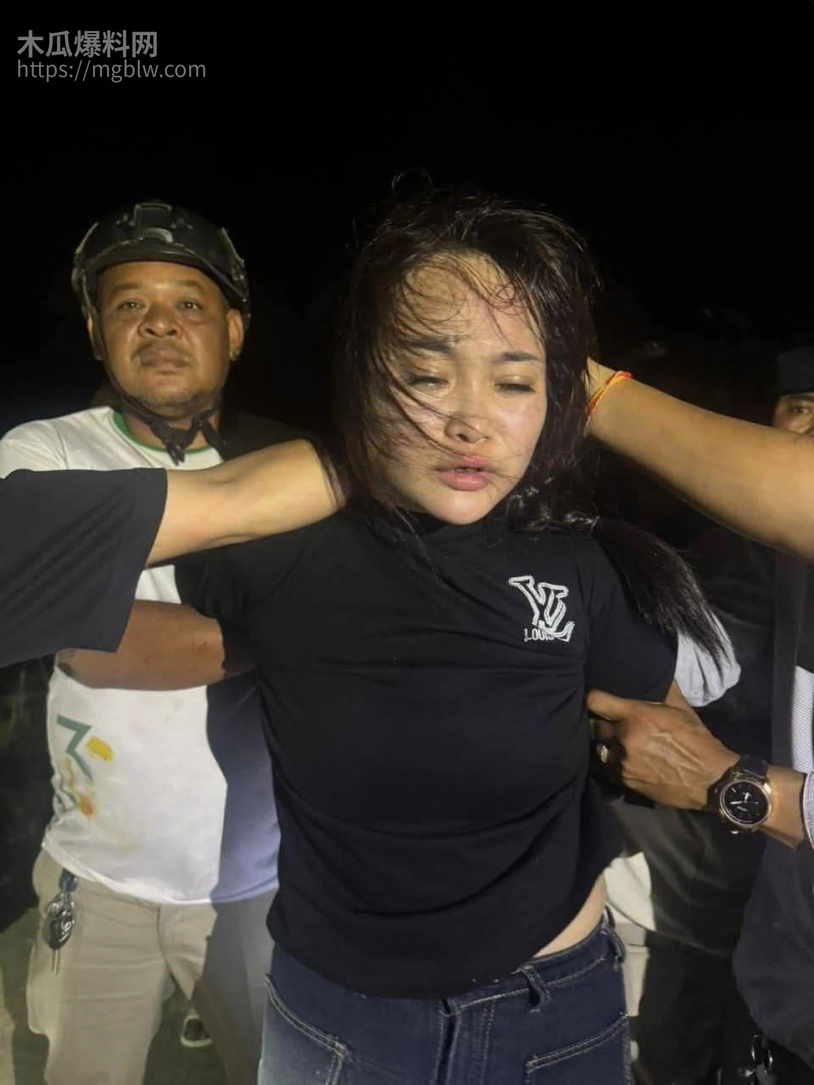 柬埔寨木牌女侠劫法场大瓜04