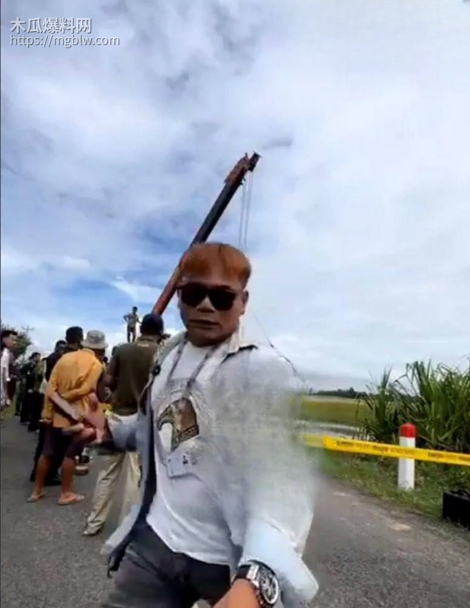 柬埔寨木牌女侠劫法场大瓜05