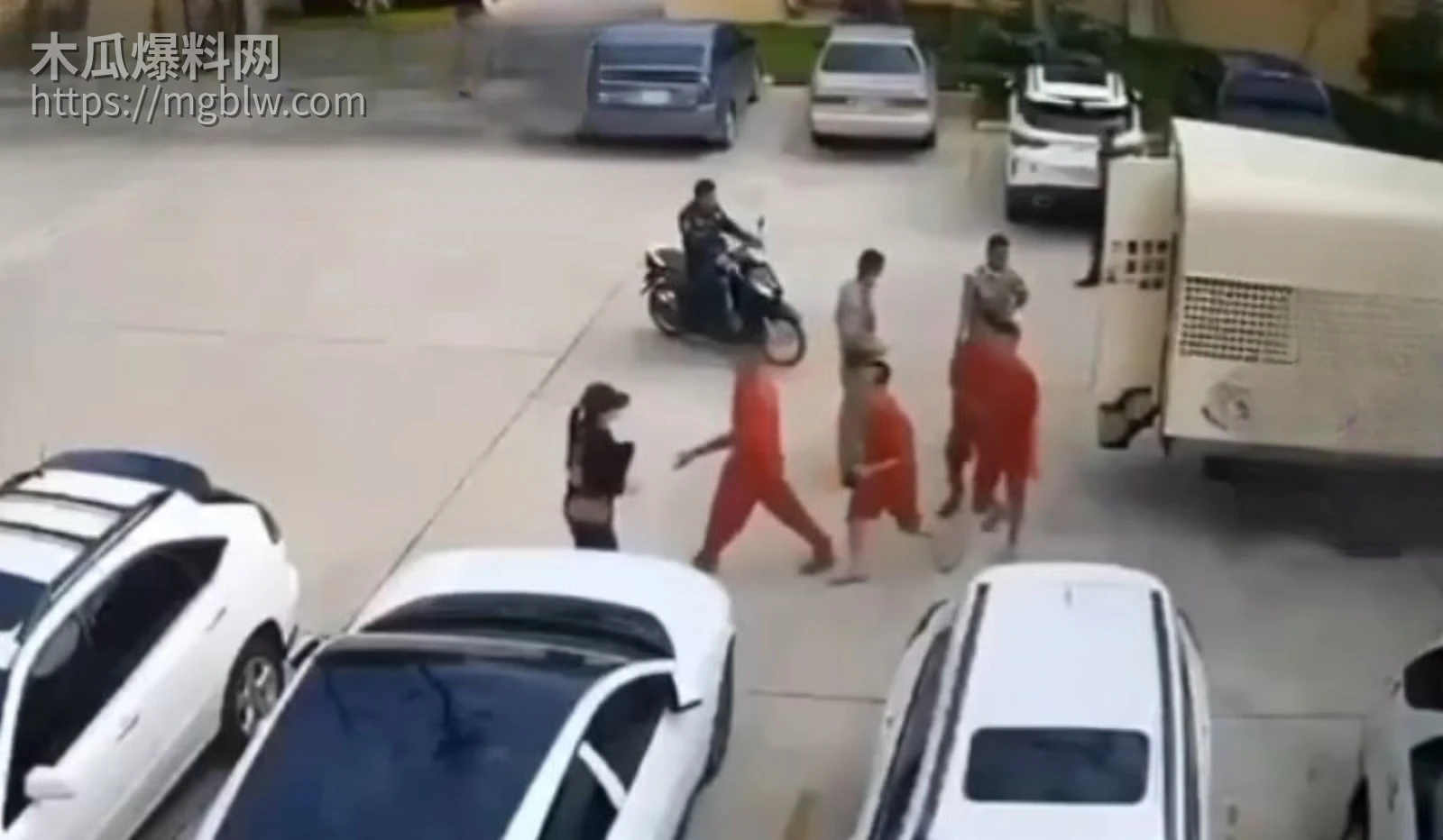 柬埔寨木牌女侠劫法场大瓜06