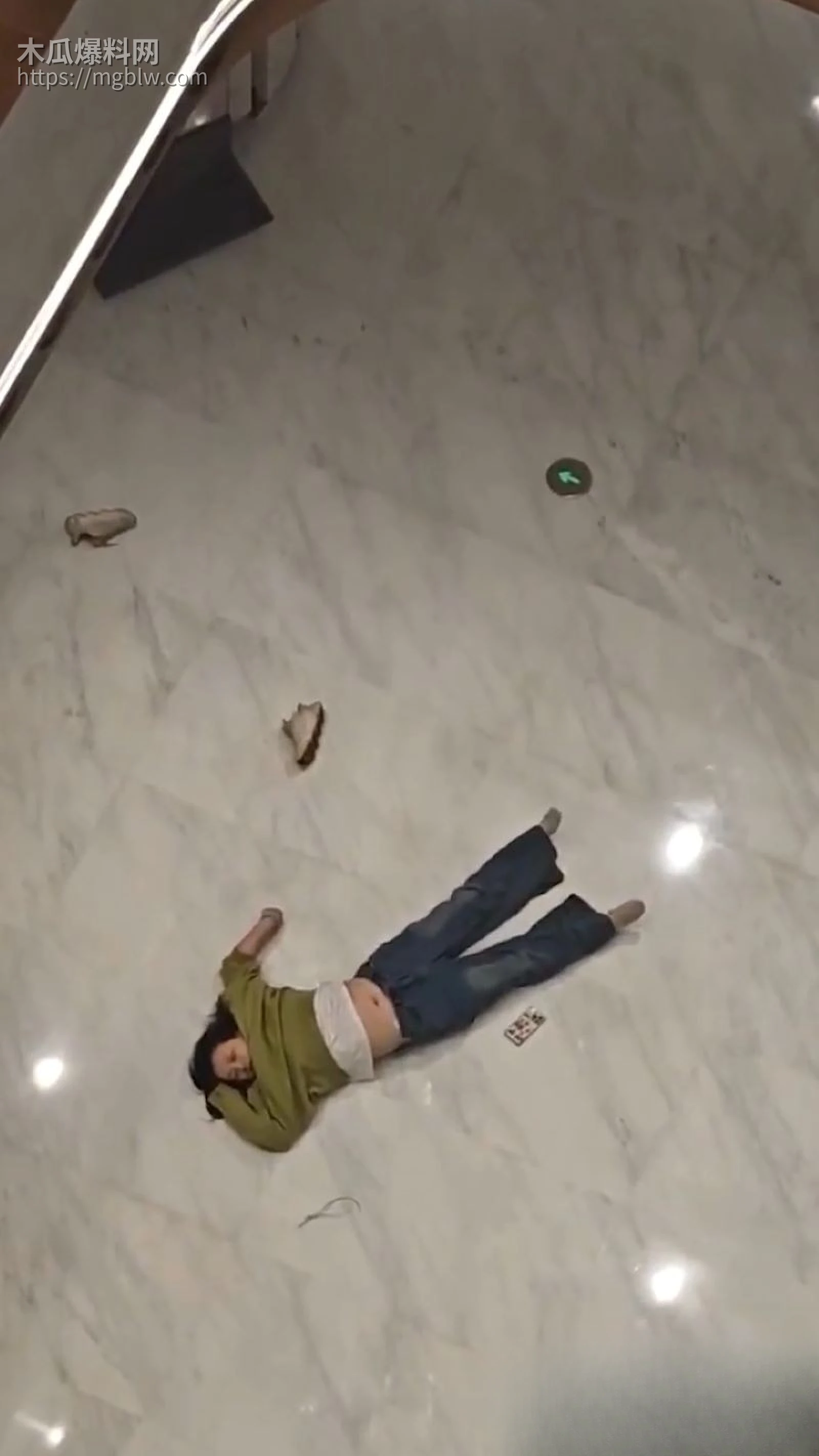 合肥银泰中心女孩坠楼事件 2