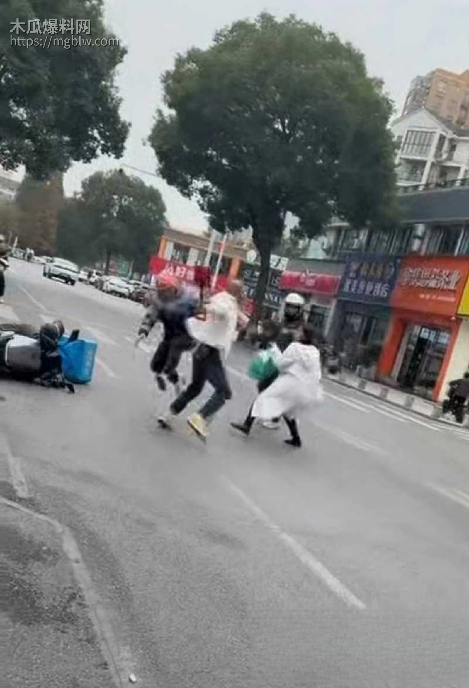 武汉外卖员骑手 反杀商家视频流出 4 拷贝