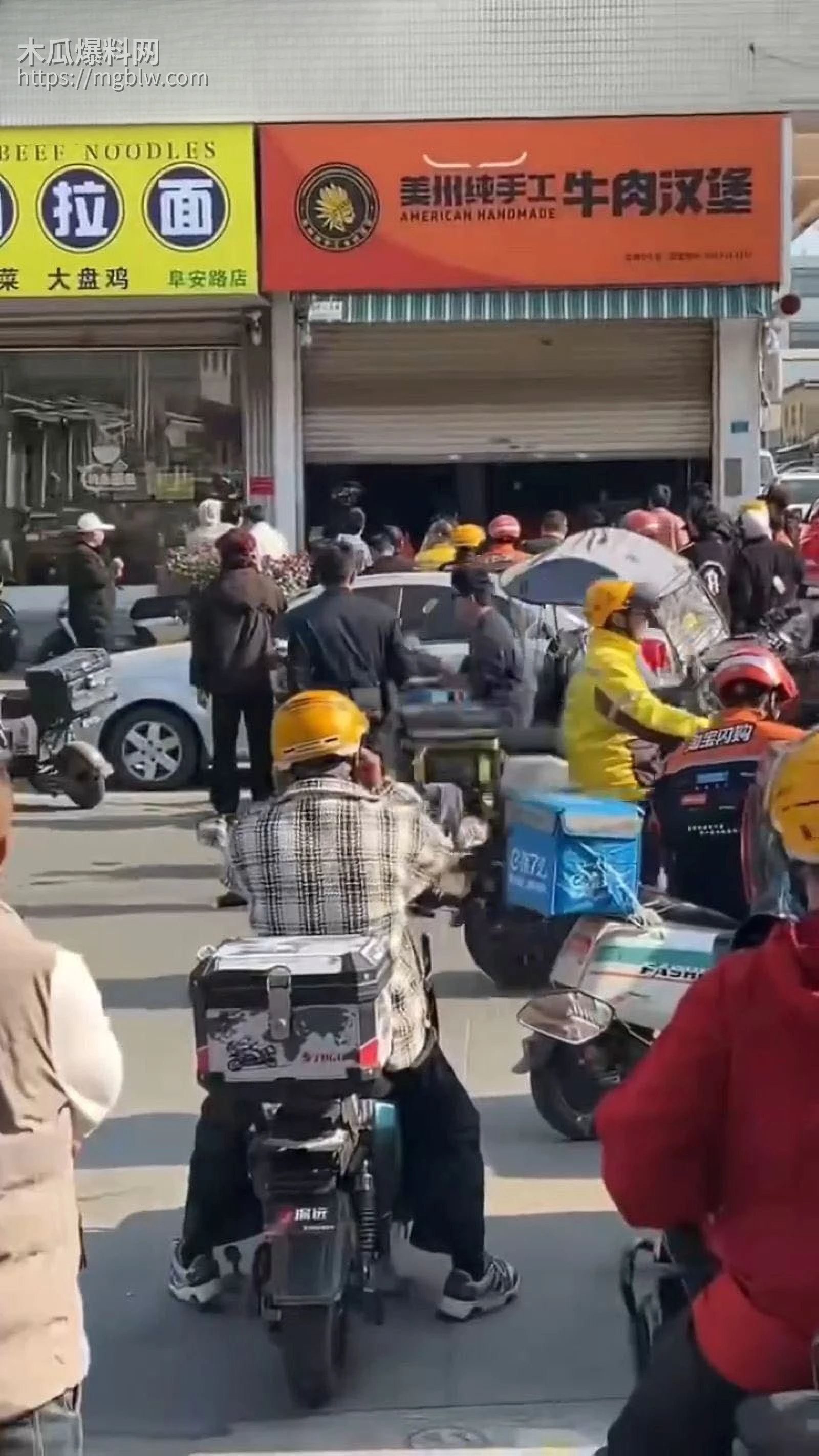 汉堡店贴狗与外卖员禁止入内 6