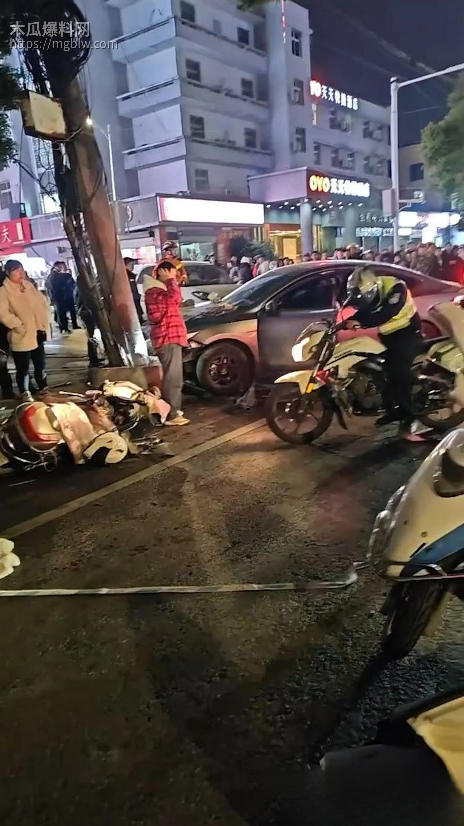 江西景德镇豪德贸易广场发生严重车祸 2