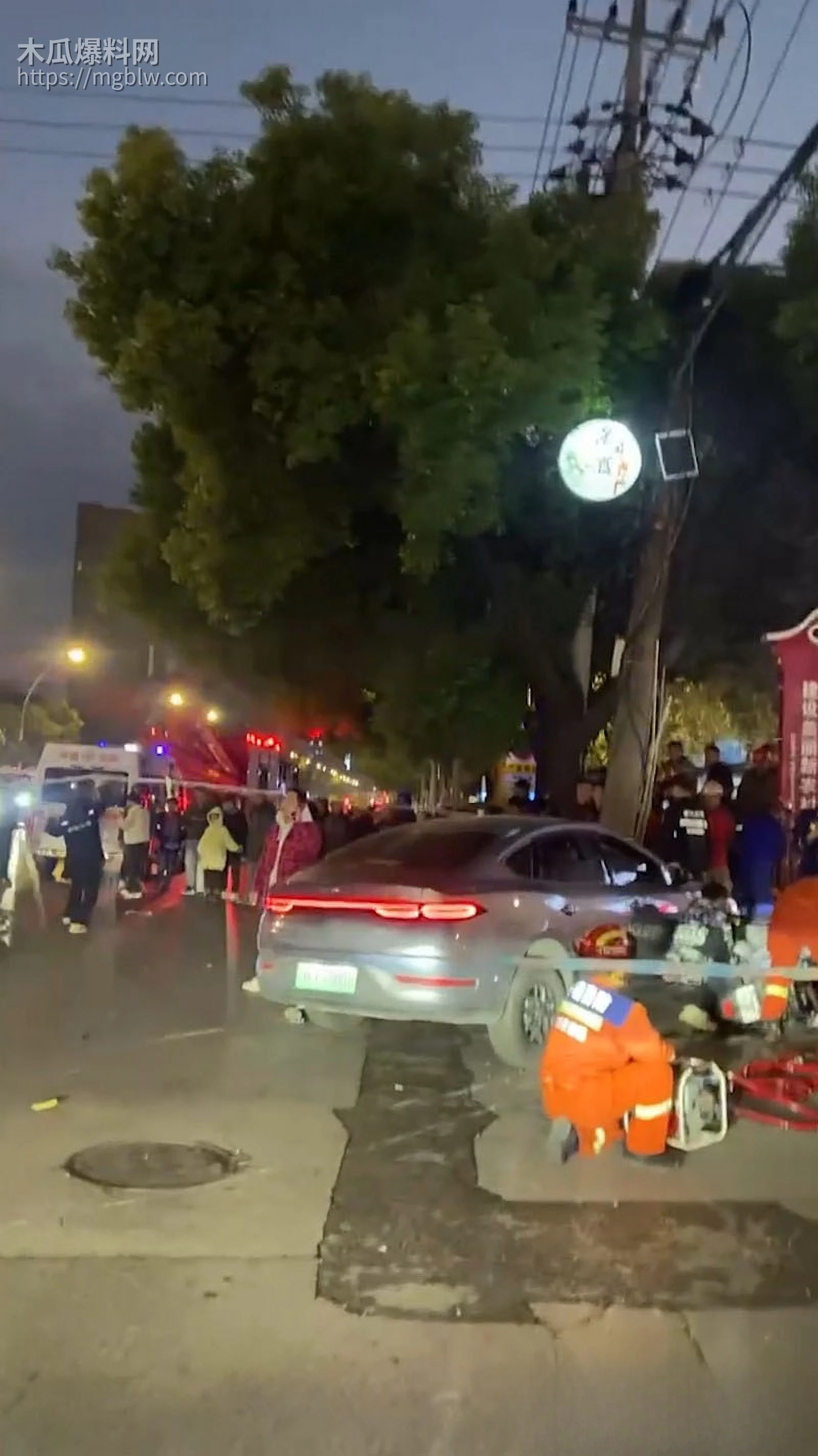 江西景德镇豪德贸易广场发生严重车祸 3