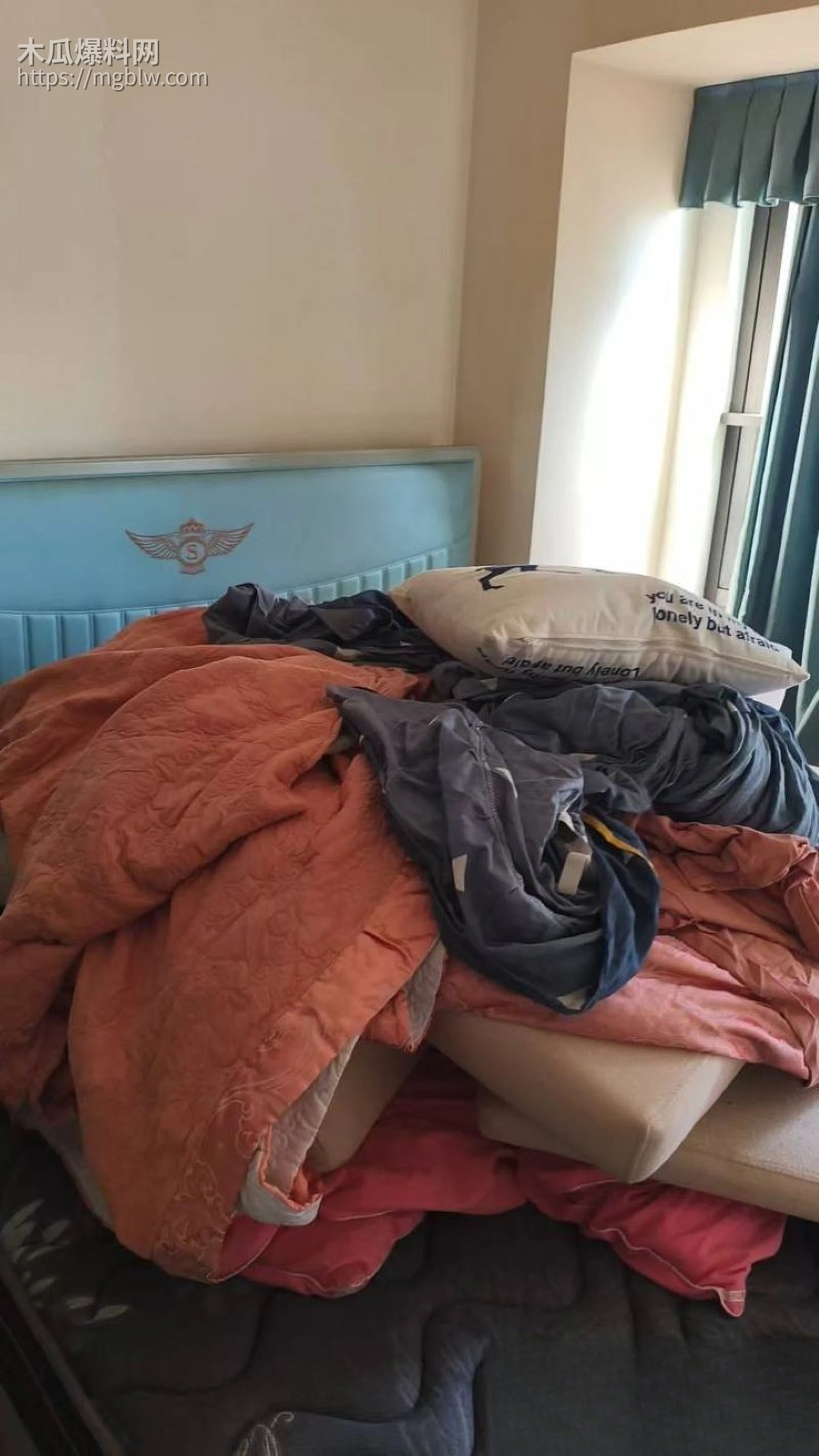 广东珠海香洲区绿景玺悦湾小区业主酒后纵火烧房子 2