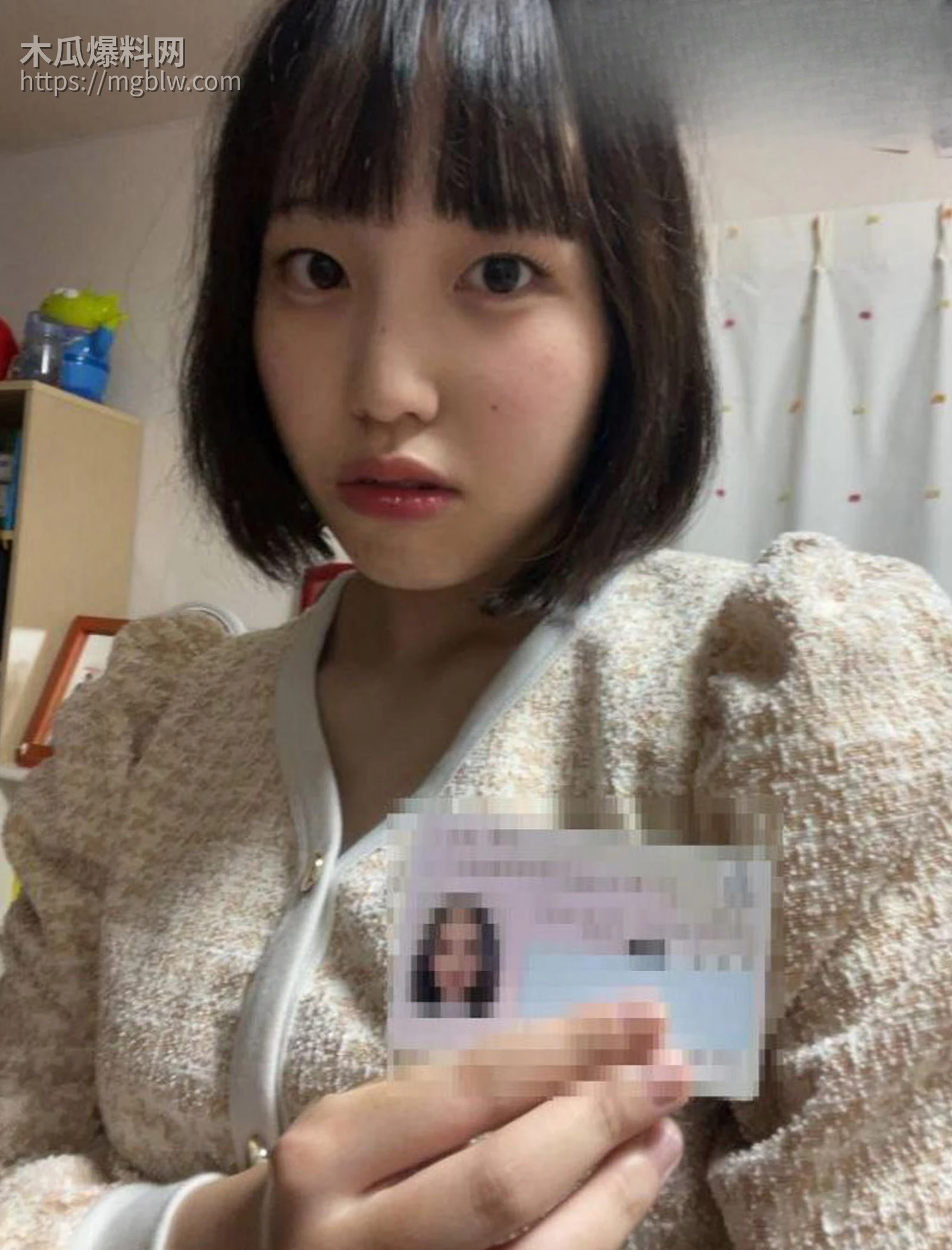 日本清纯美少女裸贷自慰视频3