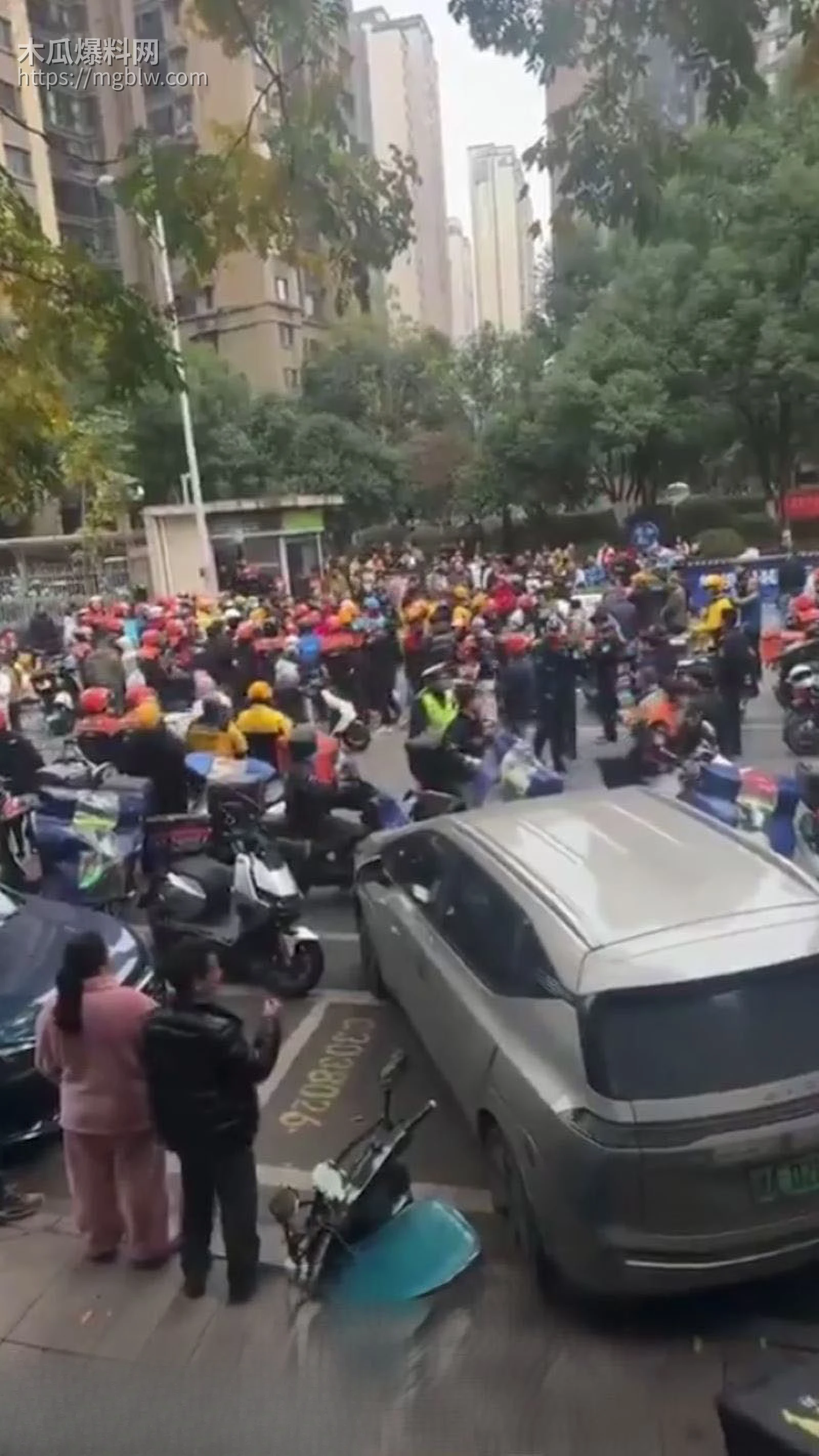 长沙外卖骑手集体抗议 8