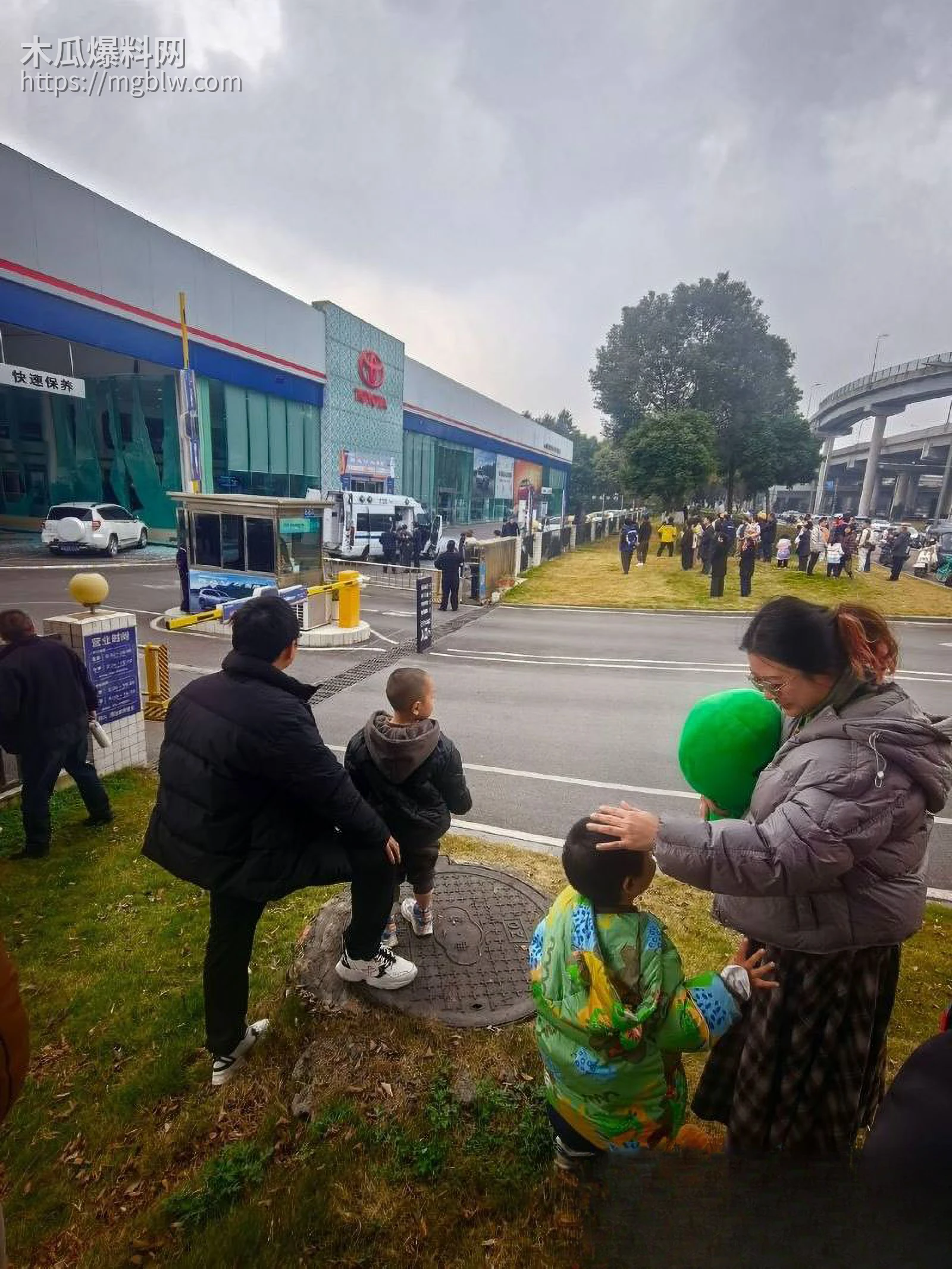 成都丰田4S店惊天爆炸 8