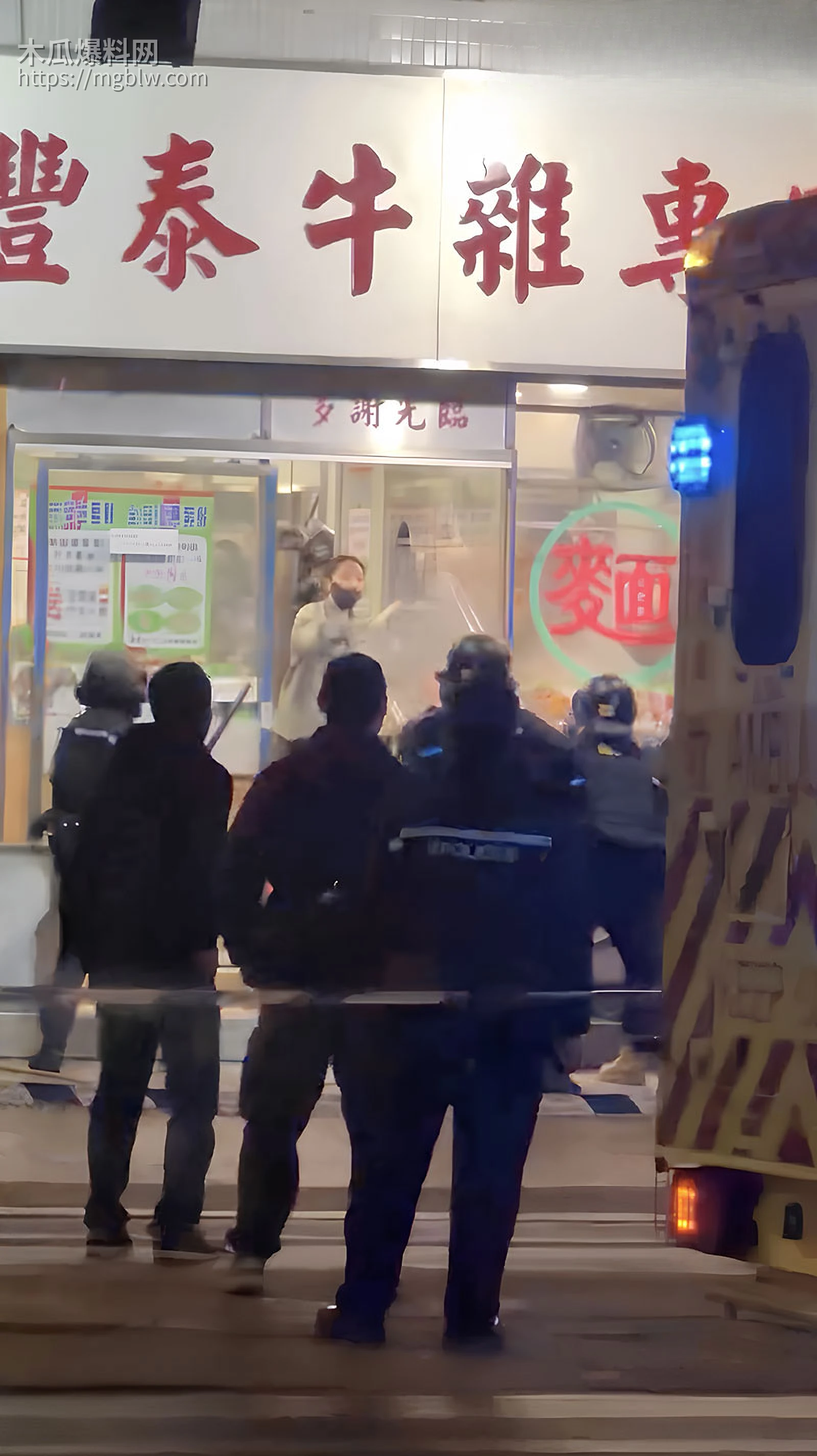 香港上水持刀袭警8