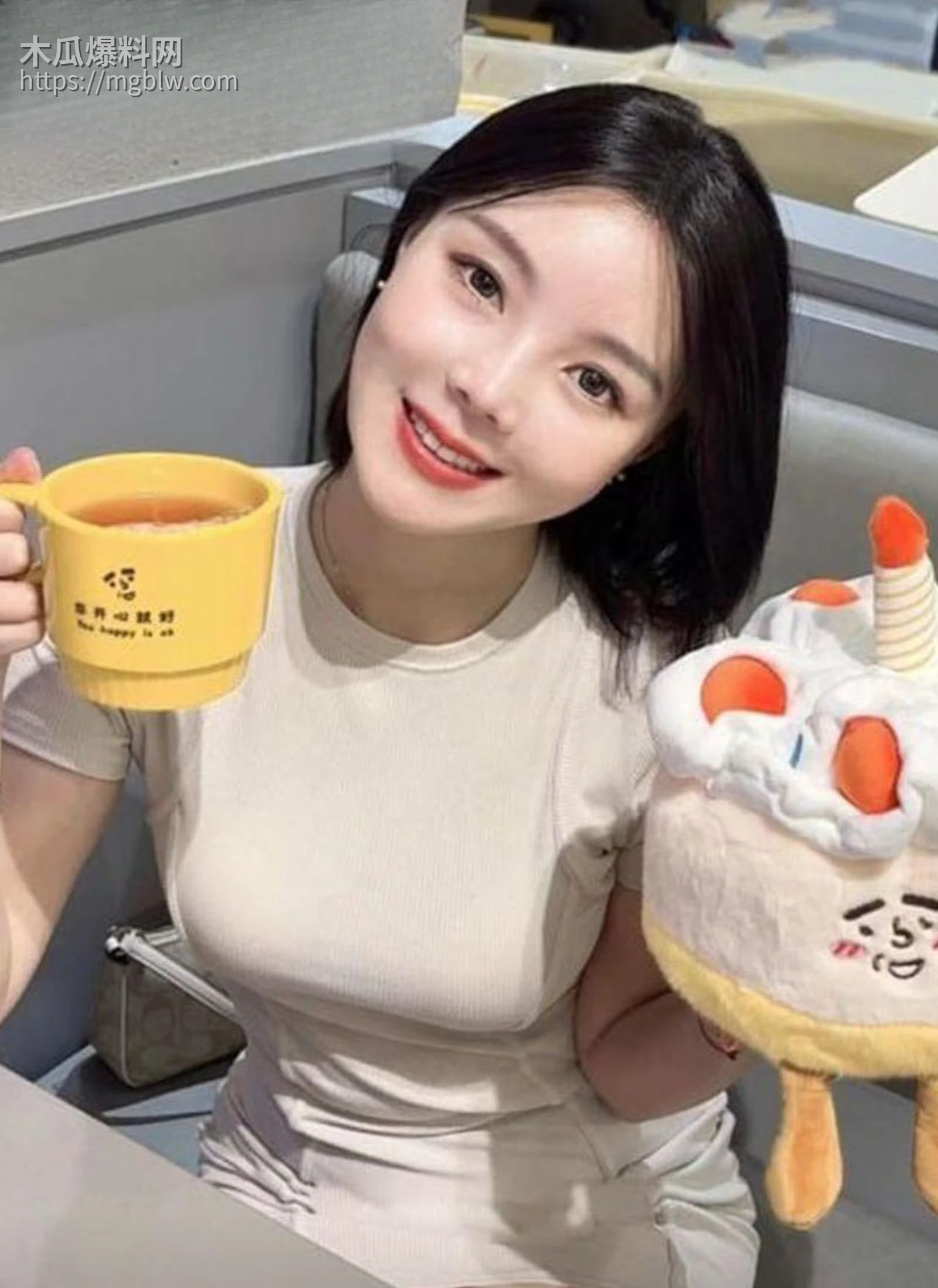 广西极品人妻罗露珠3