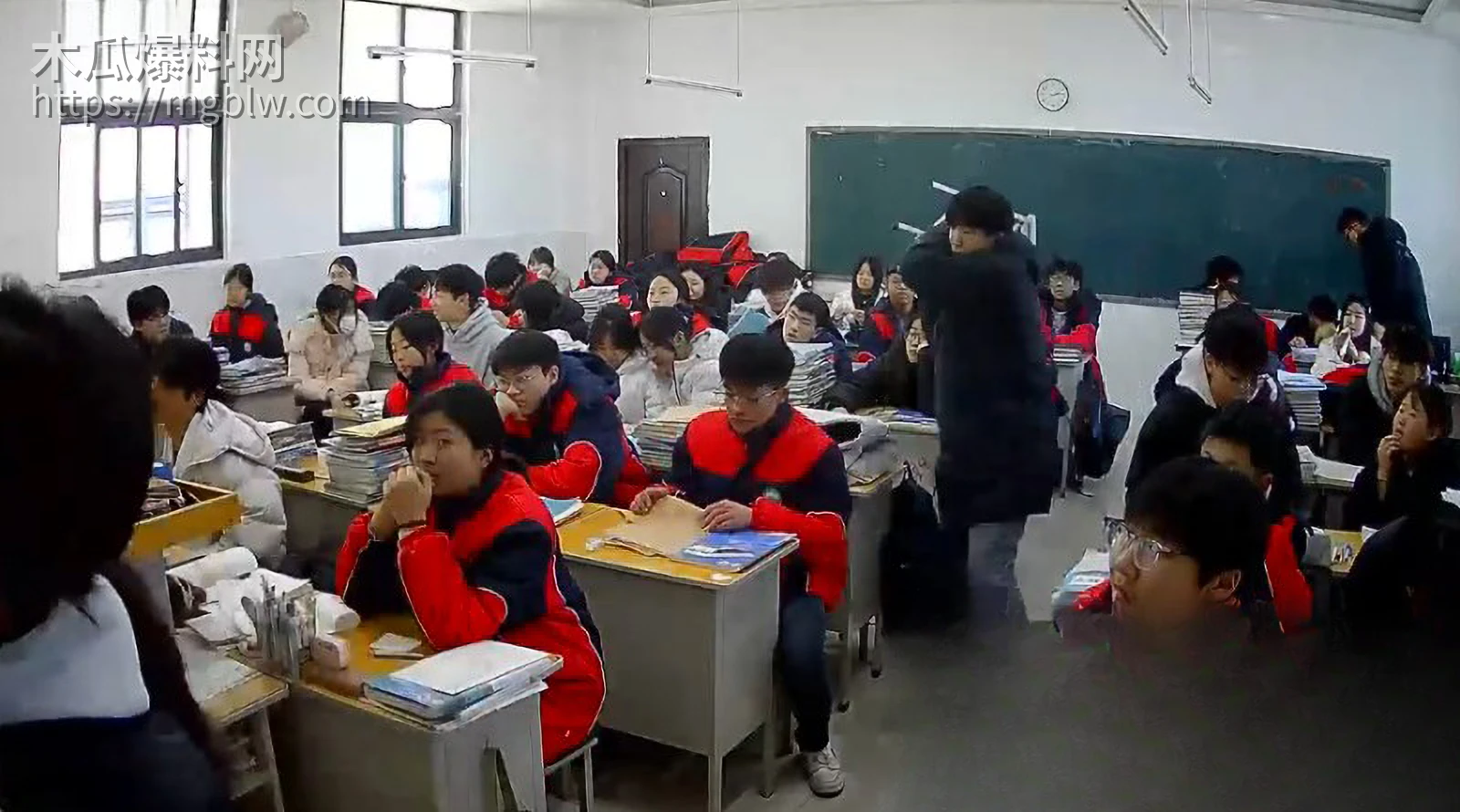 河南巩义京师杜甫公学打人事件05