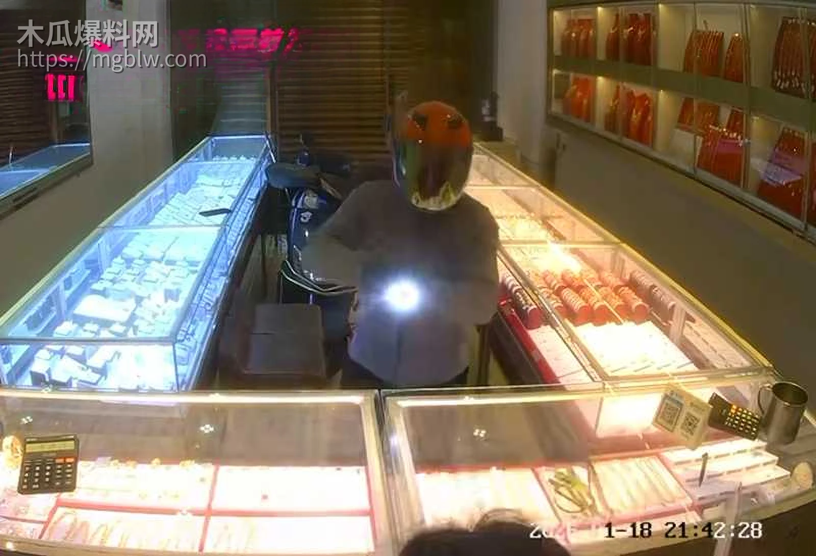 福建平潭依强金被抢劫监控视频流出 1 拷贝