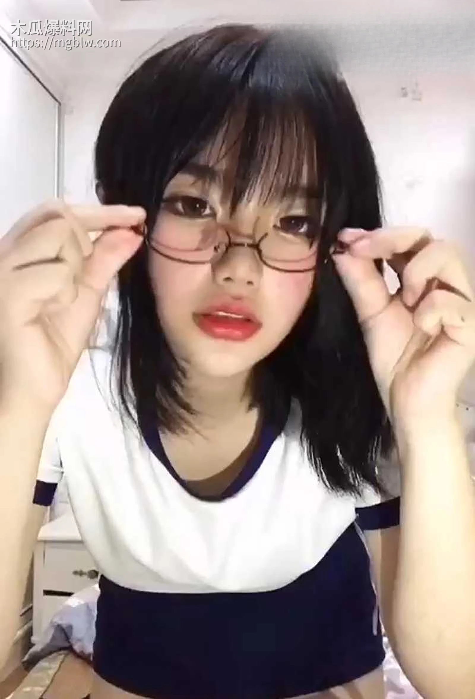 网红校花在下小骚羊裸舞自慰合集流出2拷贝