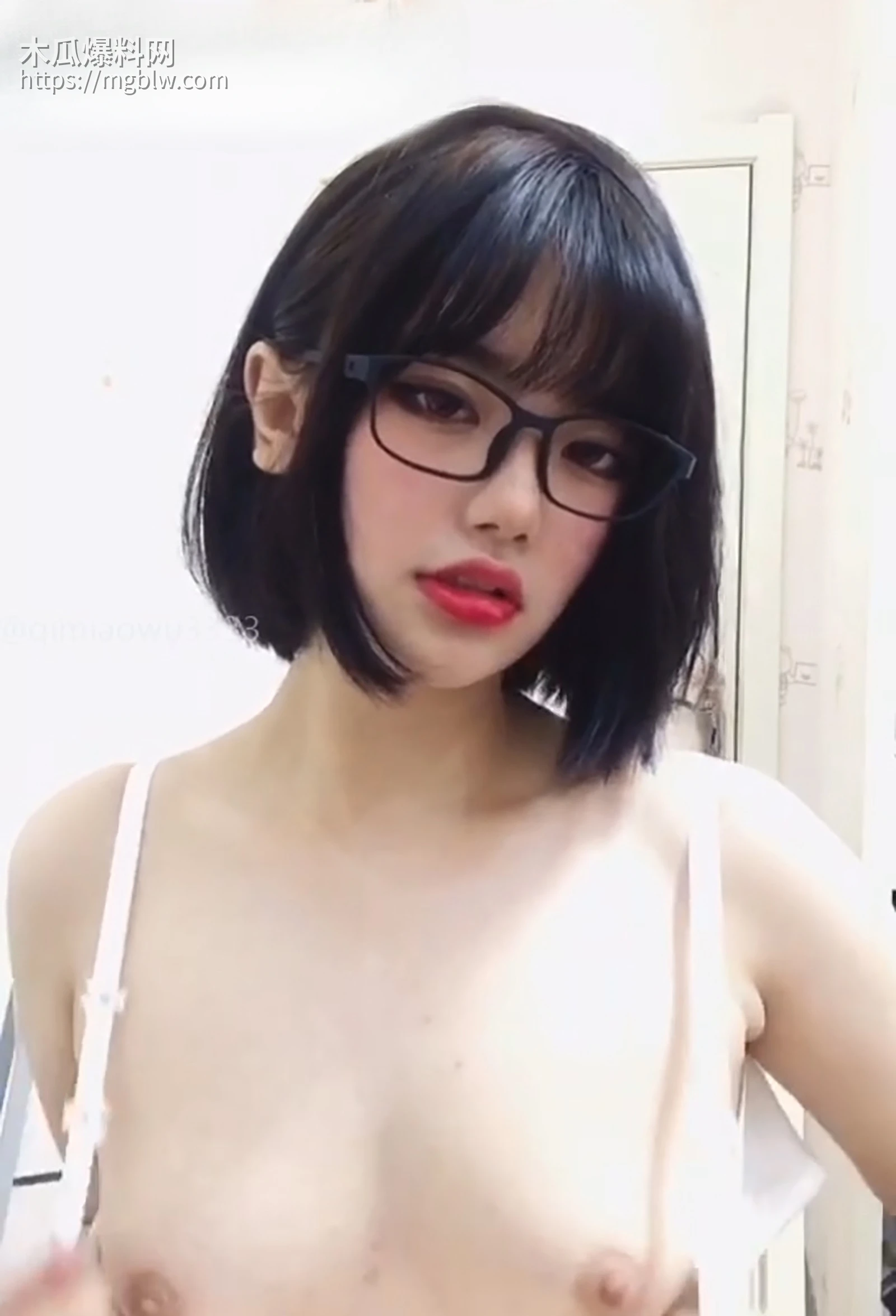 网红校花在下小骚羊裸舞自慰合集流出9拷贝