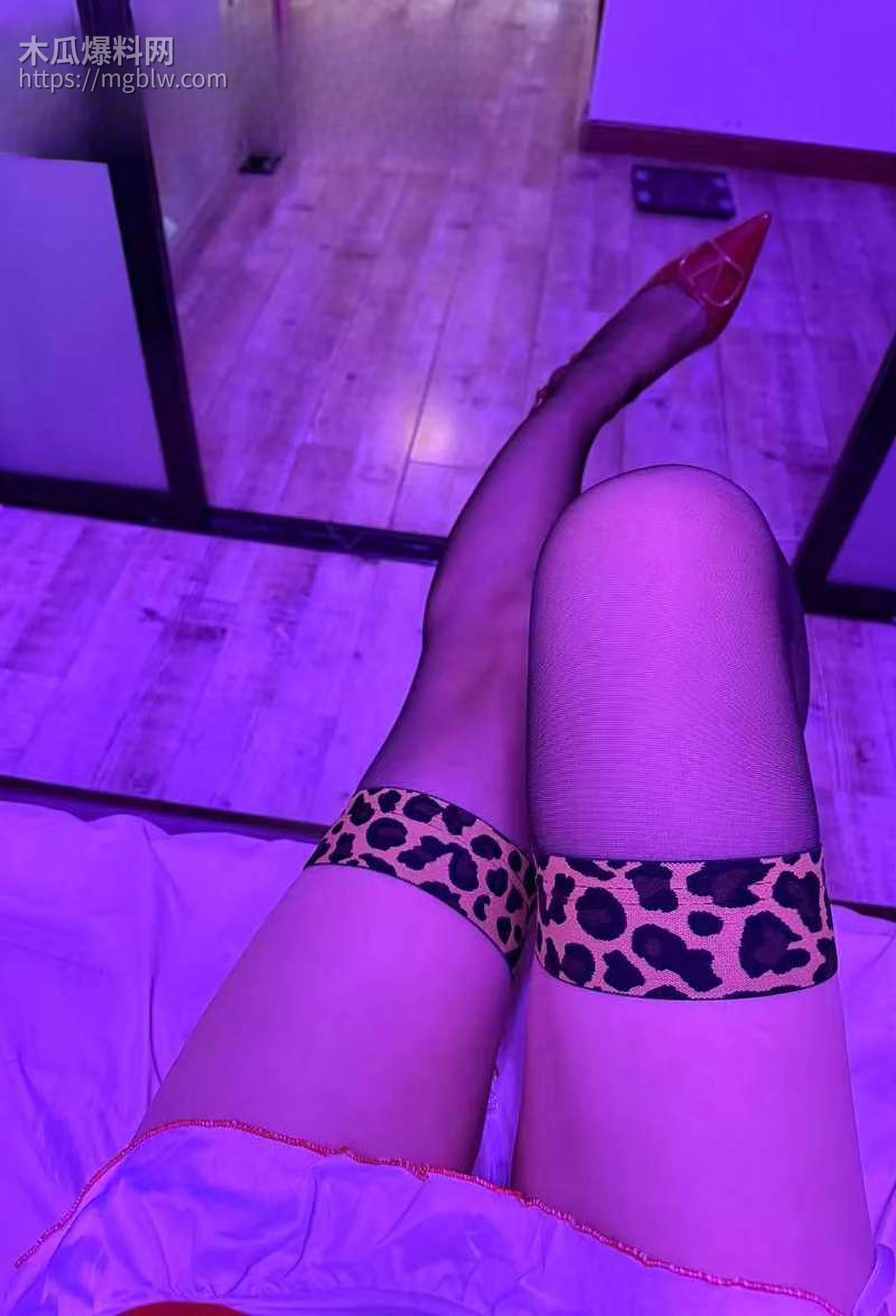 超美阿黑颜女神内被调教视频泄密 6 拷贝