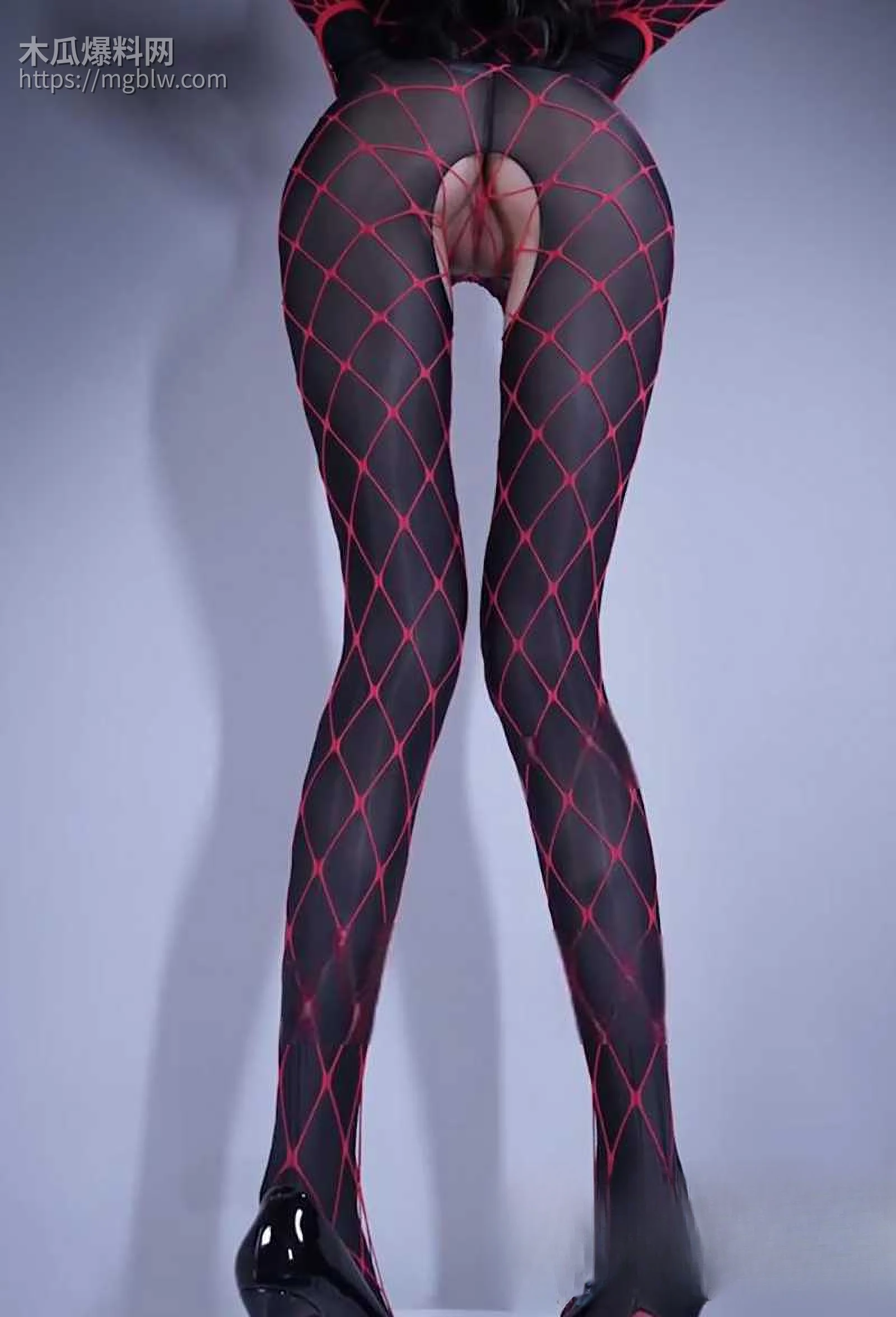 推特福利姬小桃新作红绳开裆黑丝性爱视频流出2拷贝