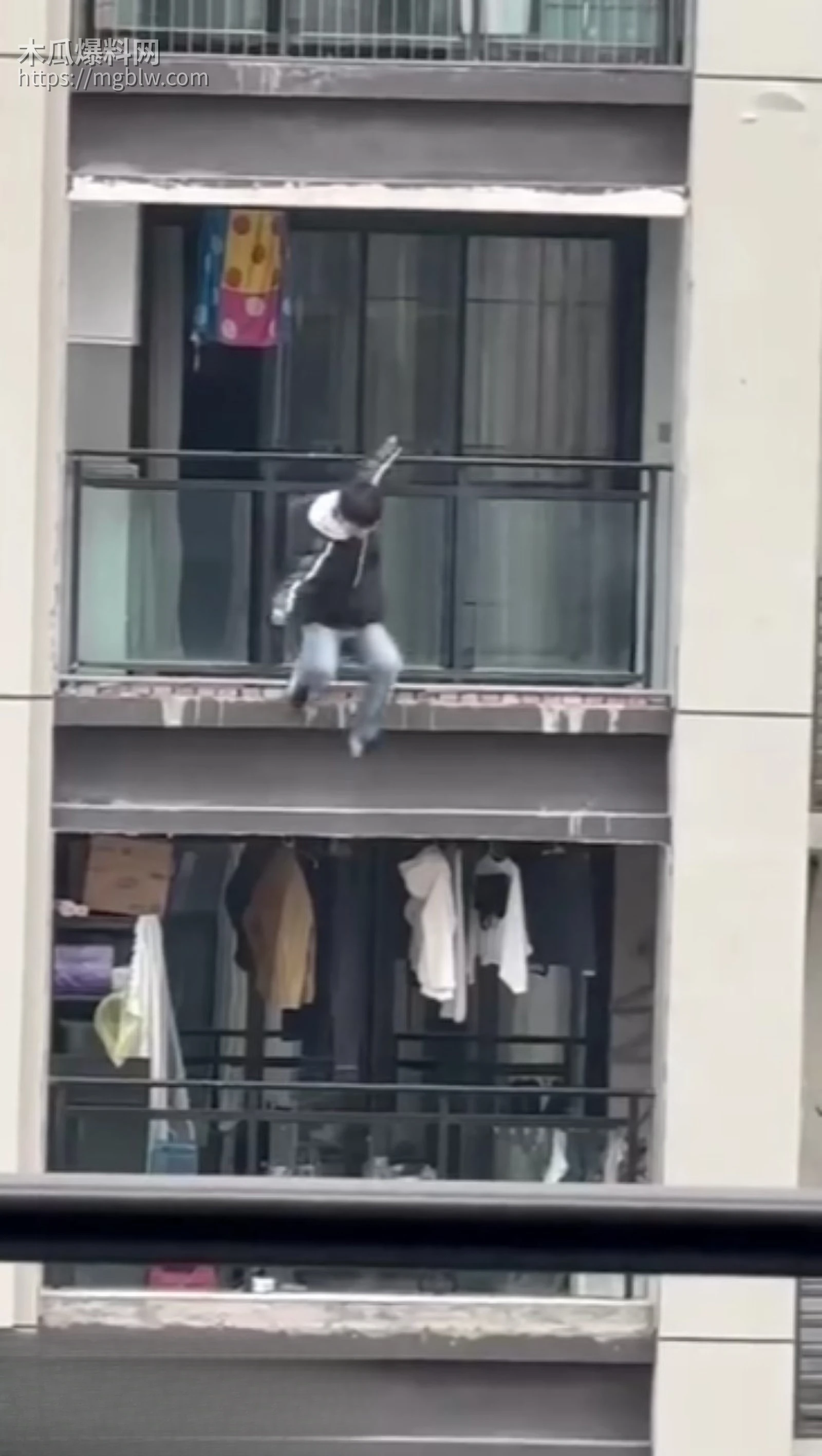 重庆中学生和平精英跳楼事件03