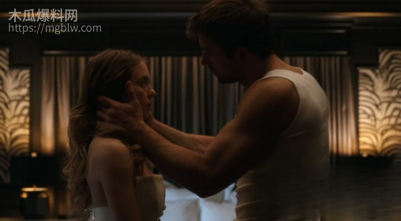 欧美女星 Sydney Sweeney 电影精彩漏点 上身完全裸露露出饱满巨乳   情迷意乱间展示傲人酮体 2