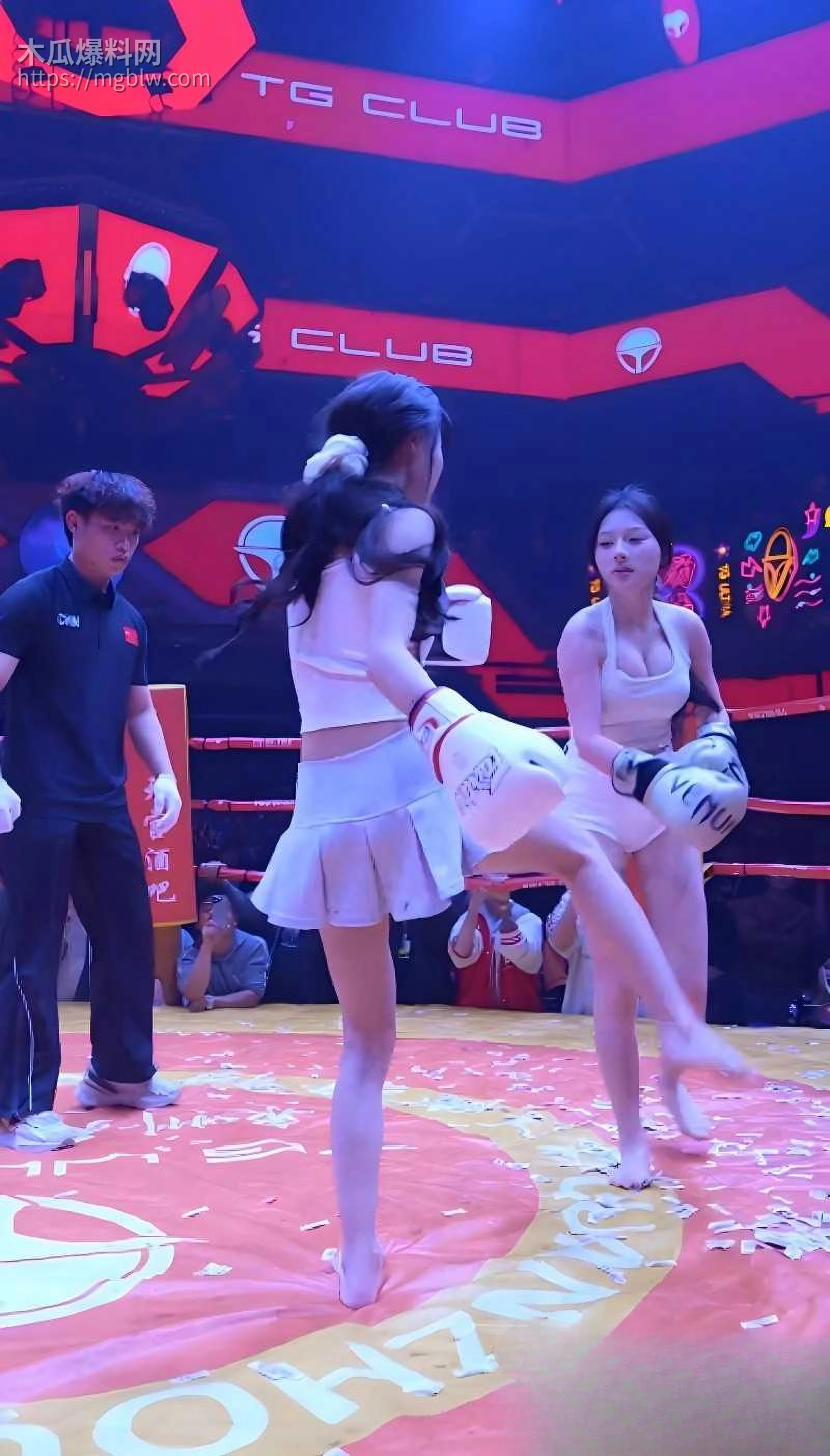 福建泉州天宫酒吧女子萌萌拳争霸赛05