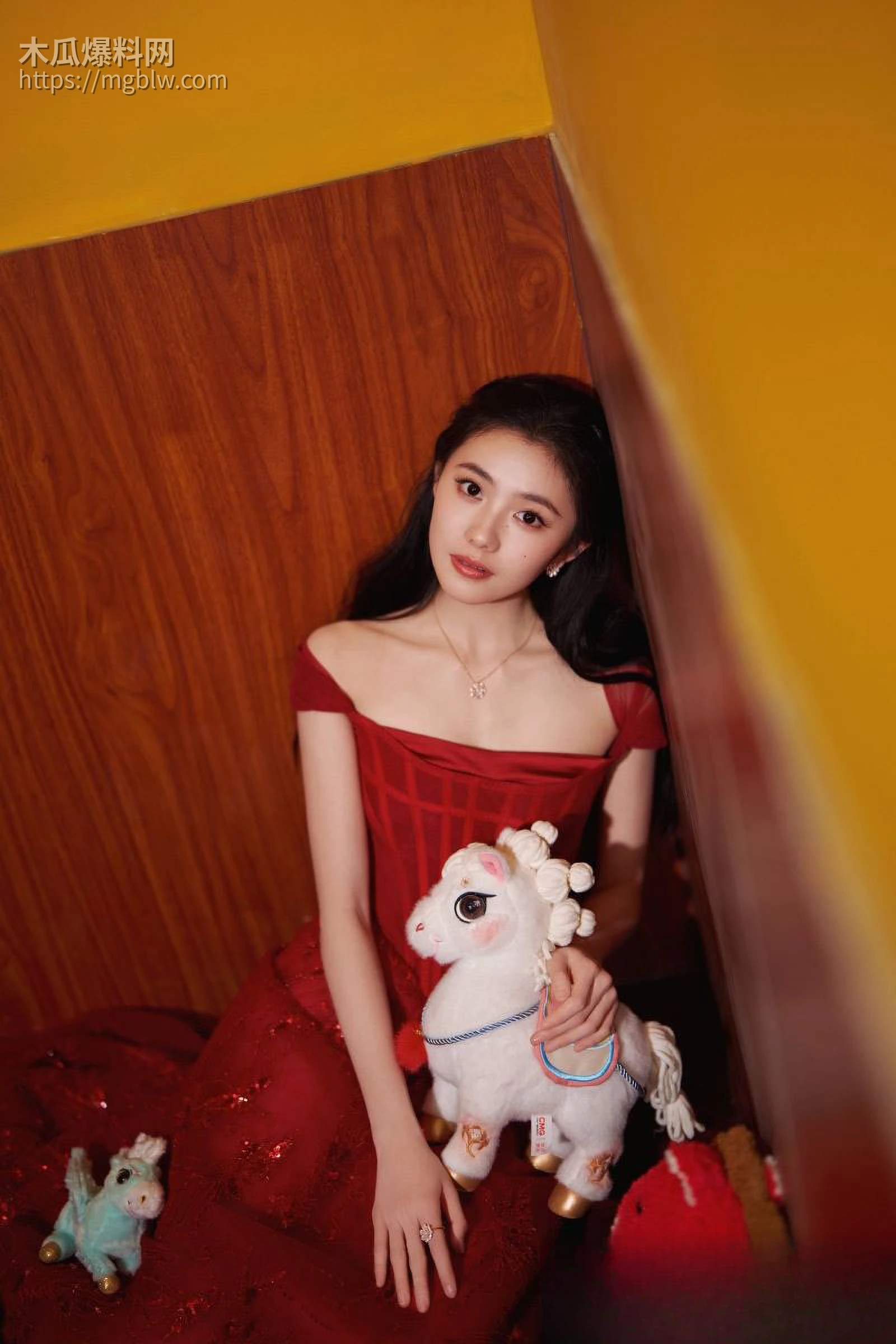 知名明星刘浩存春晚妆容封神最美 5