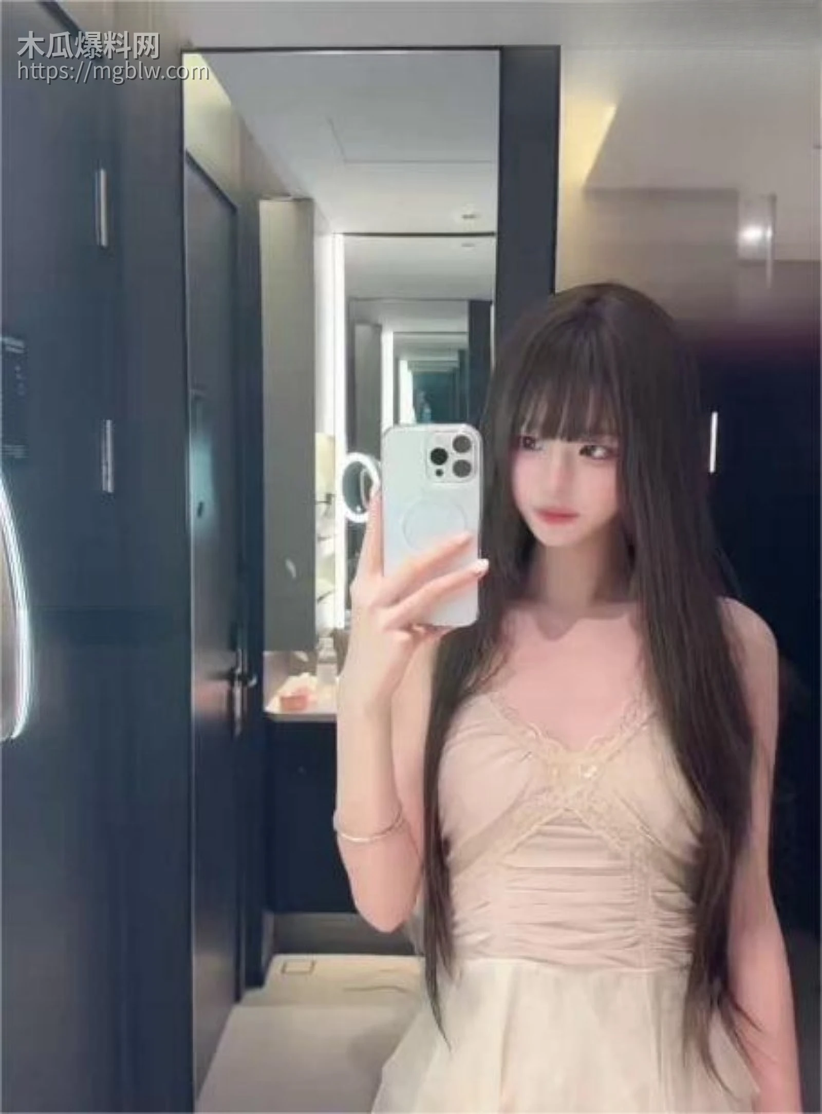 推特可爱少萝 季雨 定制福利曝光 8watermarked