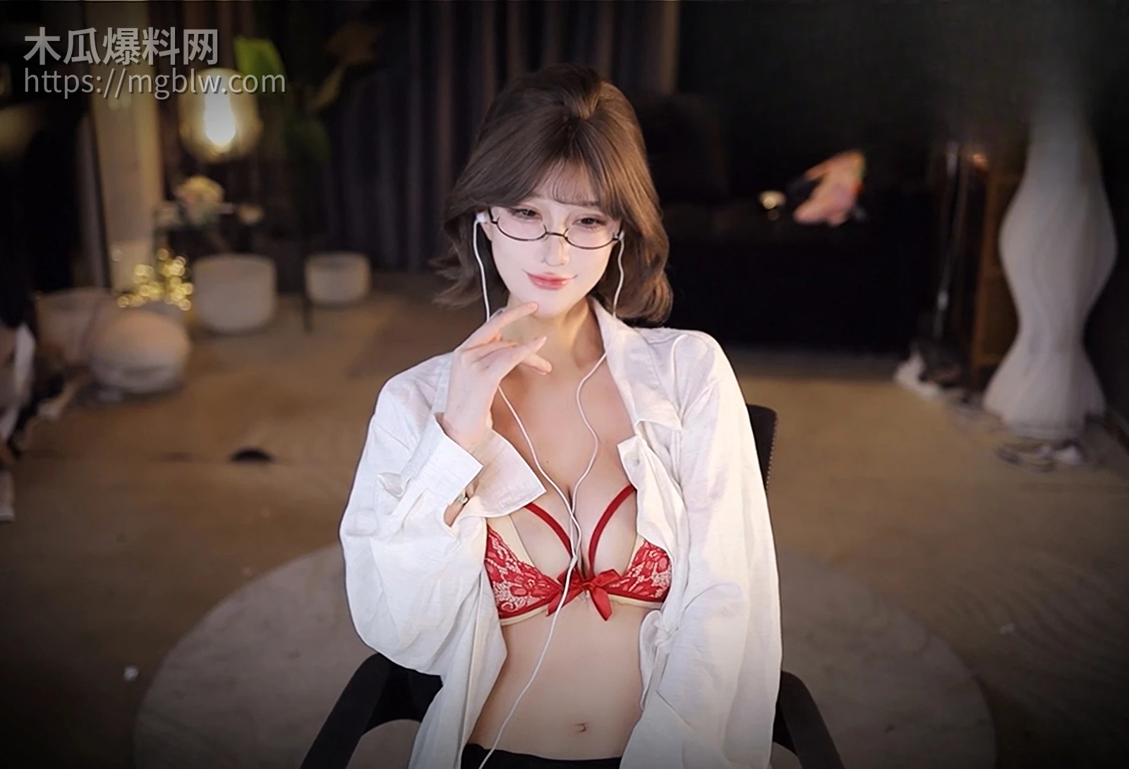 虎牙主播极品高颜值反差女神张爱玲淫语诱惑视频流出2拷贝