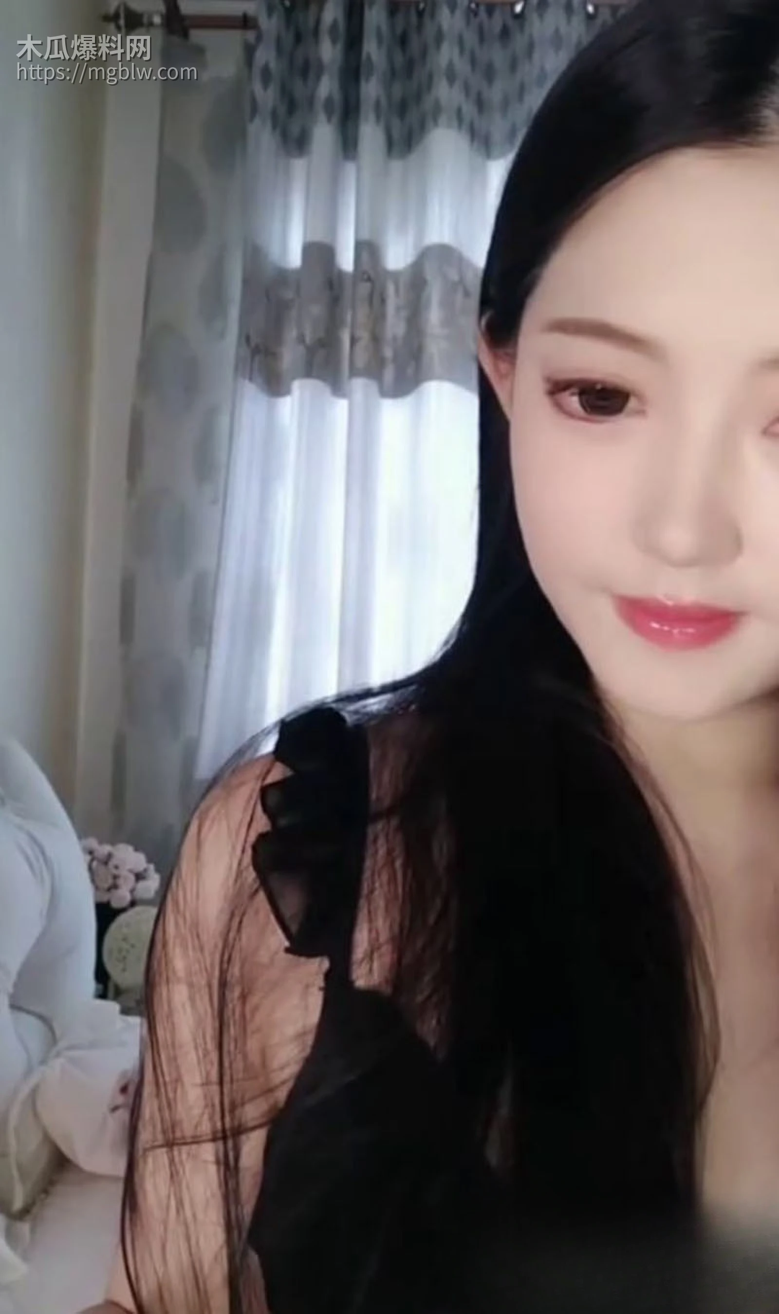 人间小奶猫在直播自慰秀1