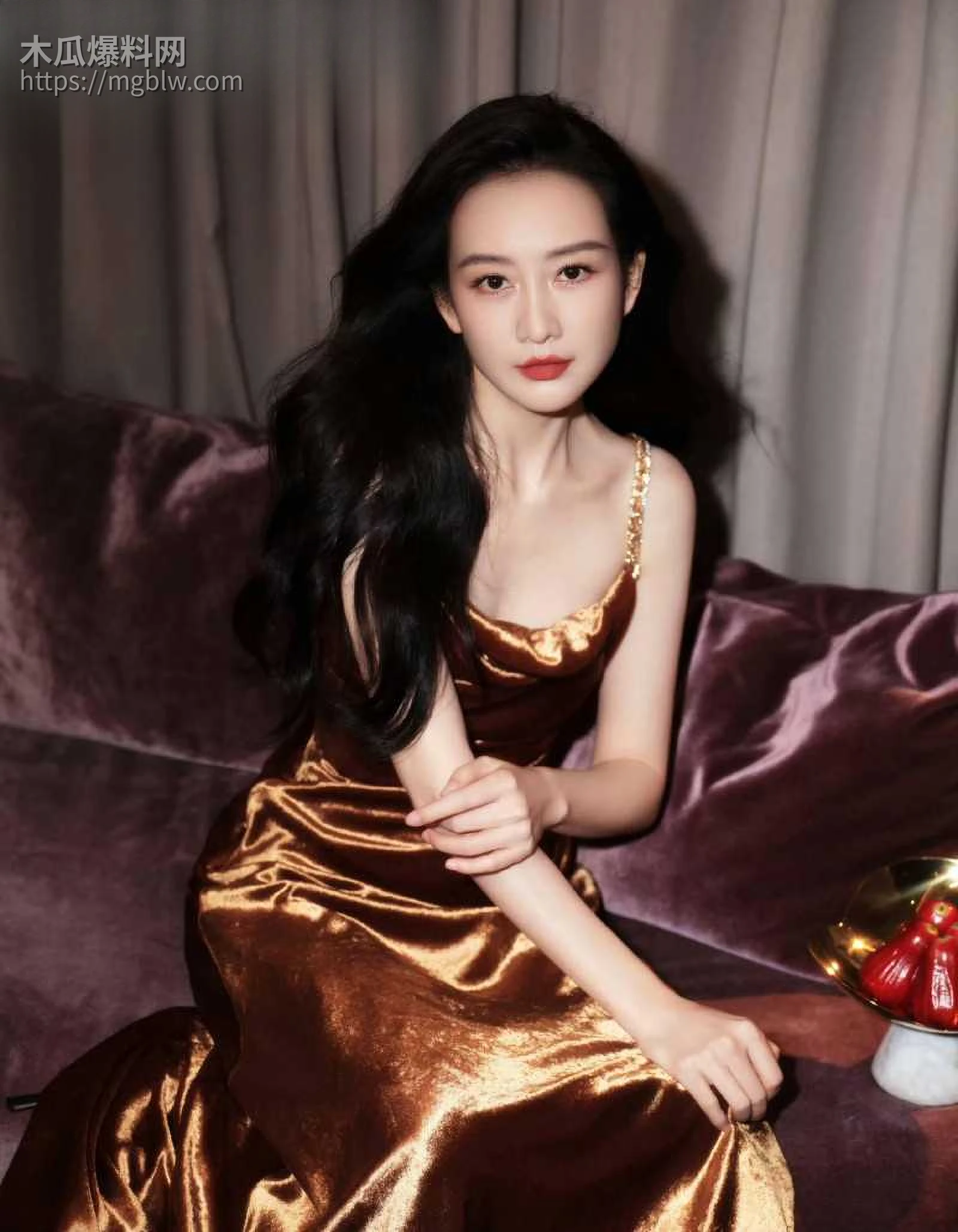 内娱女演员王欧与何九华绯闻事件010