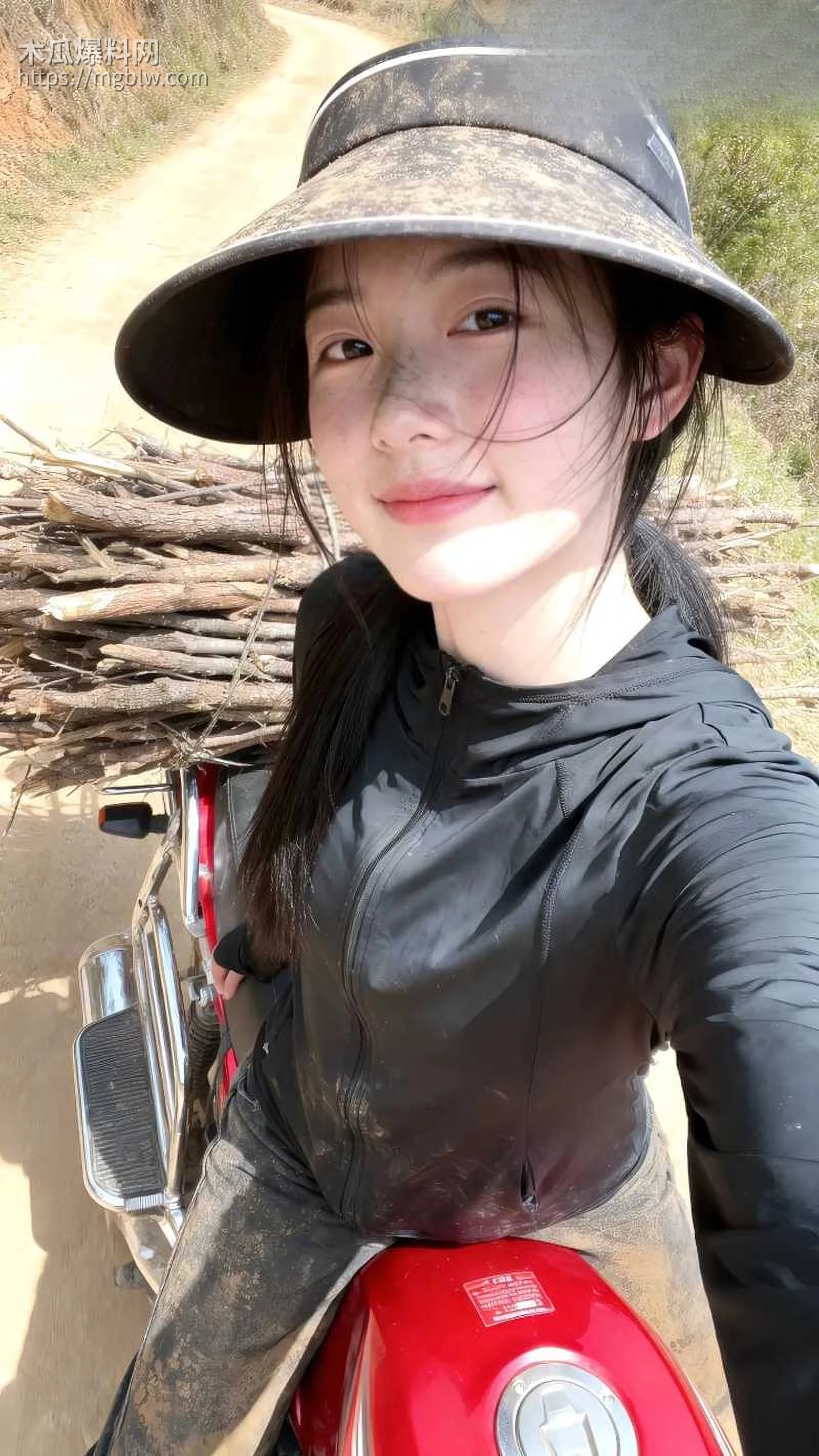 东南亚园区 精神小妹查房 挨个摸奶玩弄 1