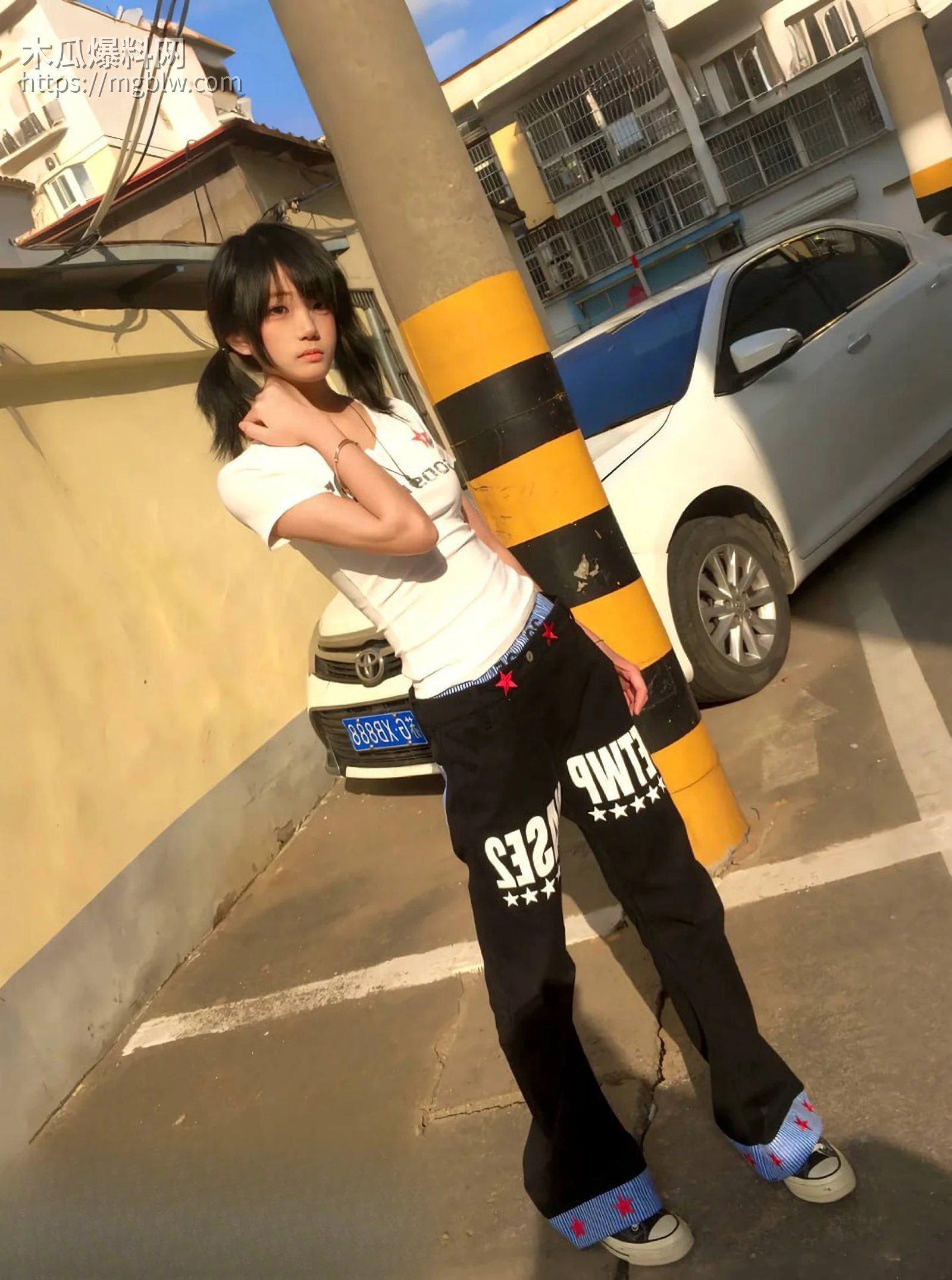 东南亚园区 精神小妹查房 挨个摸奶玩弄 2