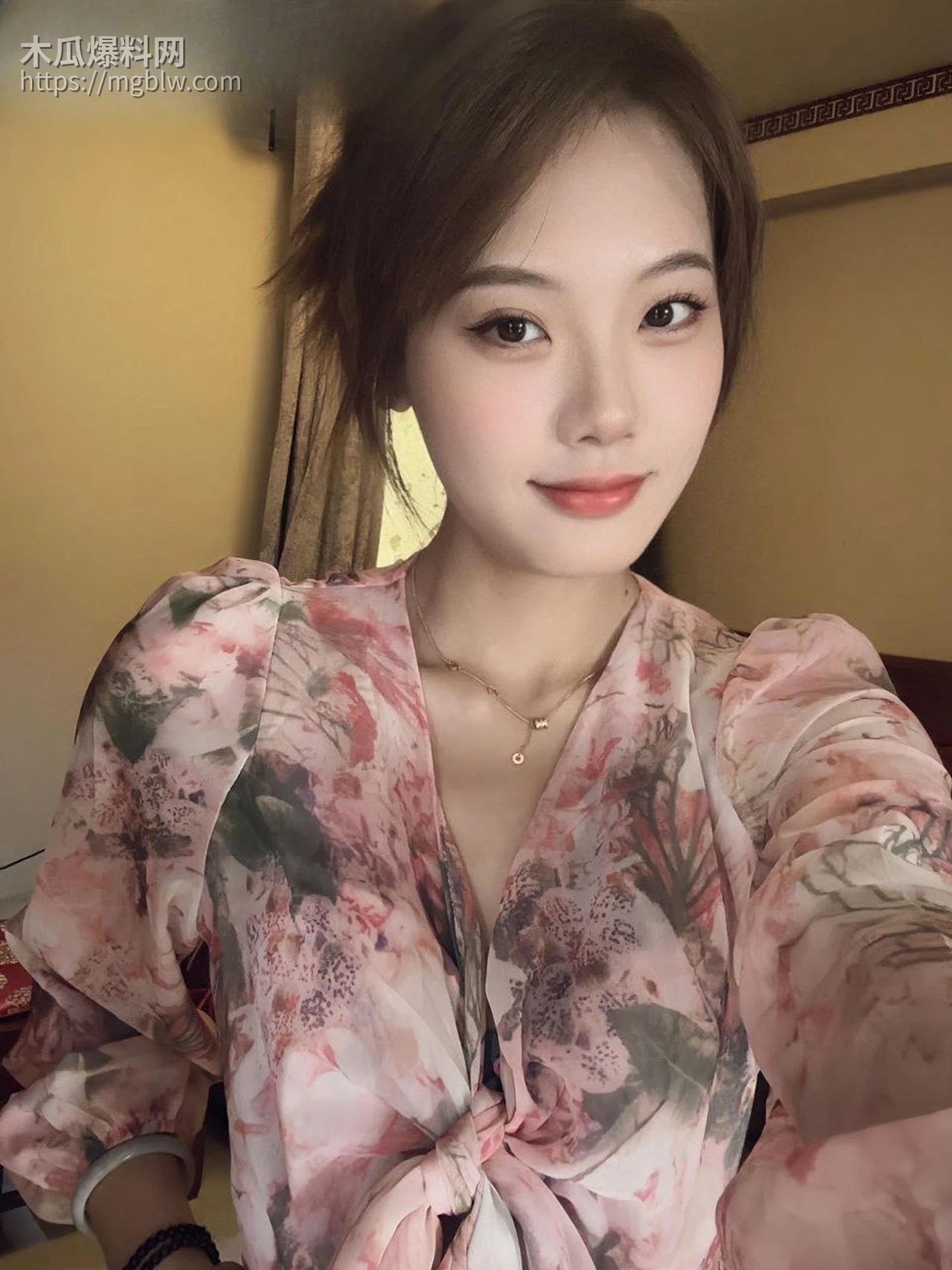 高颜值健身美女 刘敏婕 身穿情趣女仆装白丝网袜 被男友猛烈爆插蜜穴 浪叫连连像挨打一样