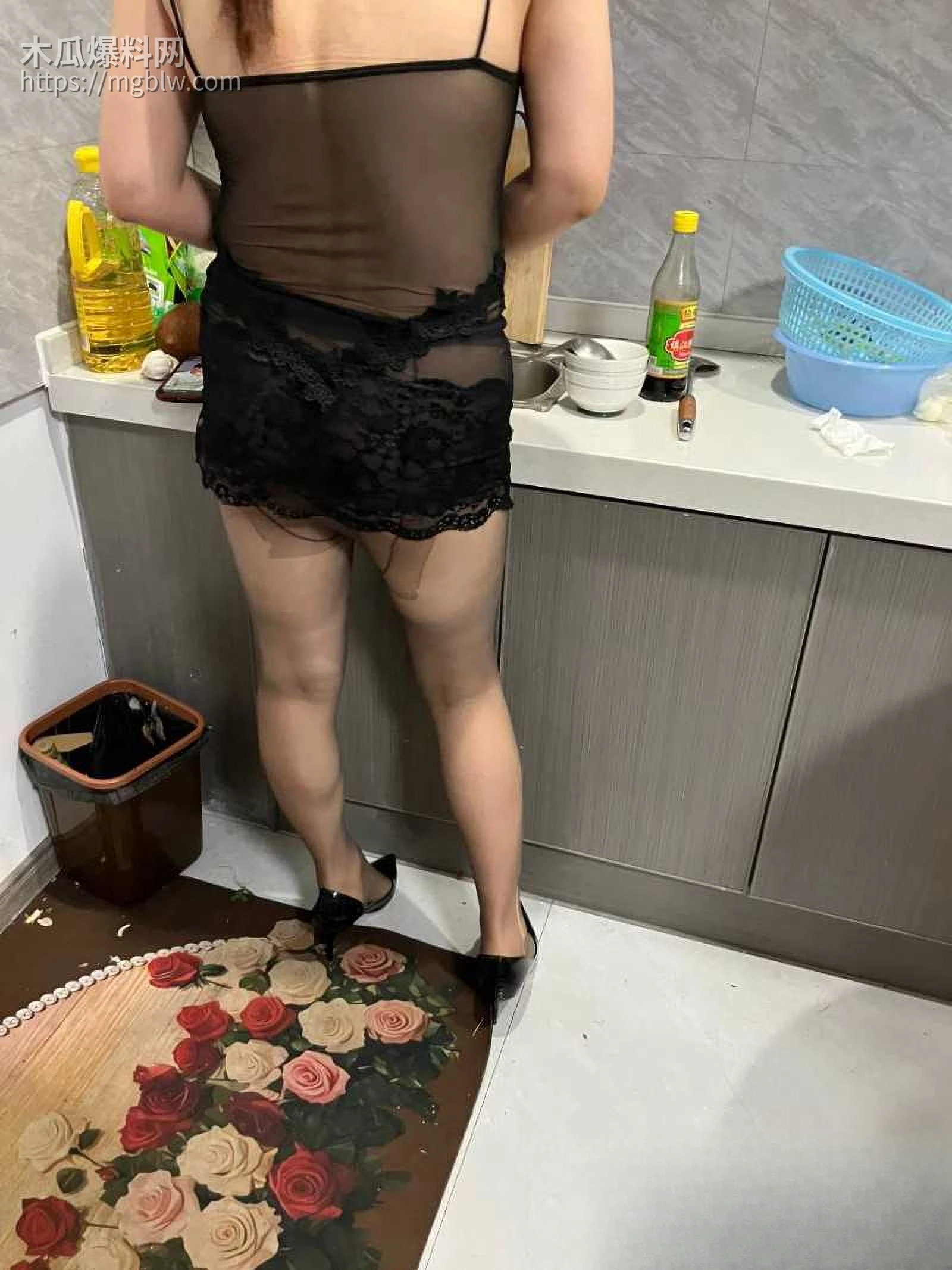 爱吃饺子和嫂子厨房操嫂子04