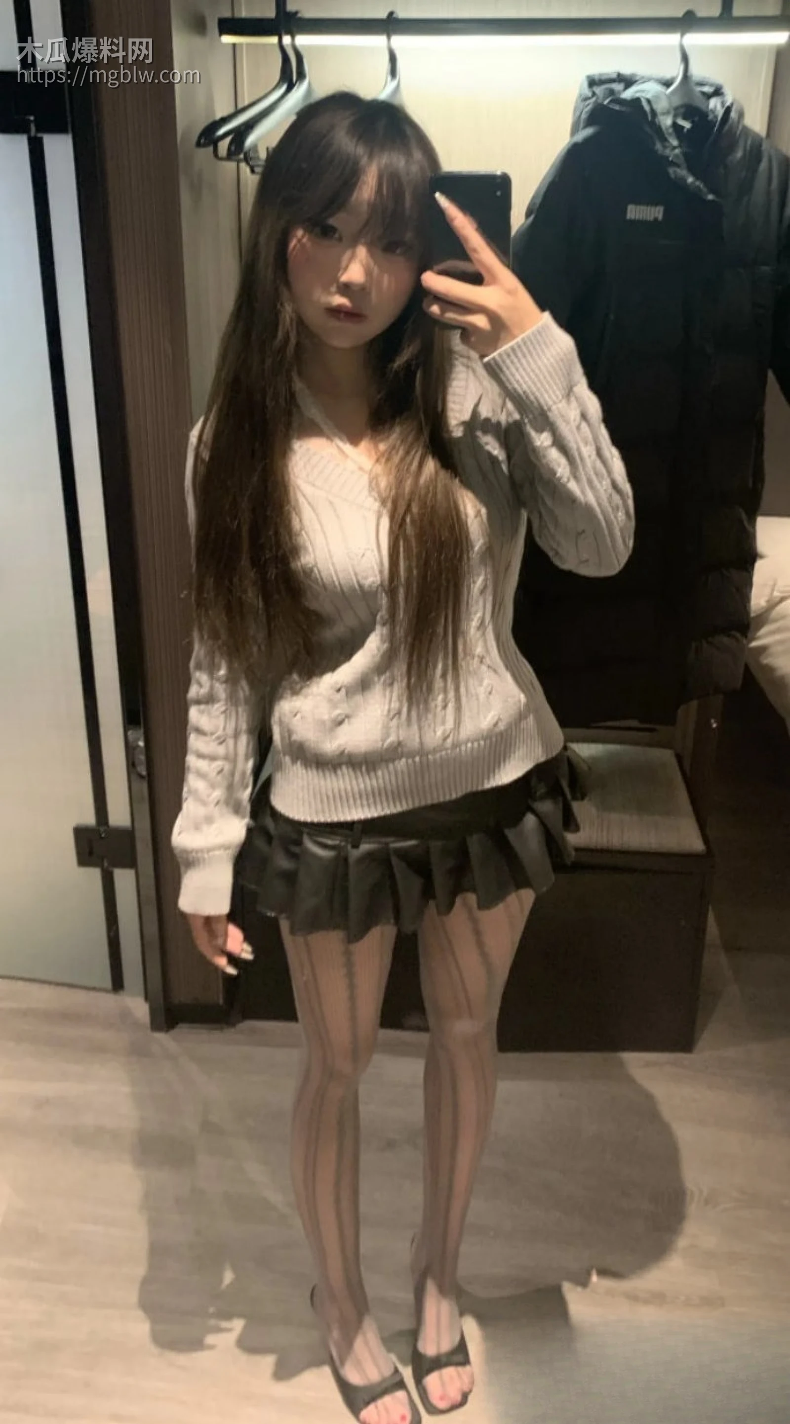 黑产直小姐姐全裸自拍流出  5