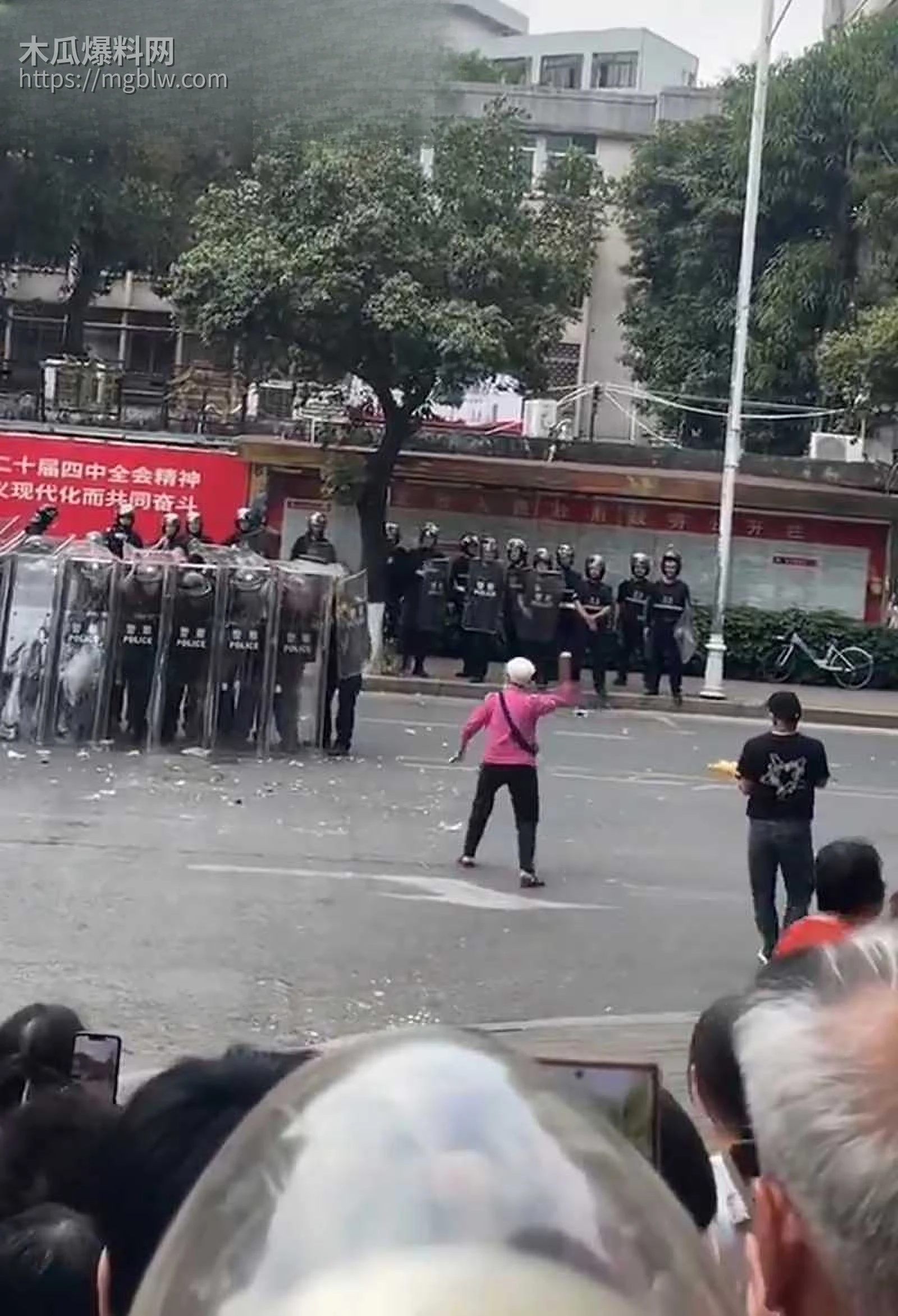 广东茂名信宜市政府强拆征地警民冲突视频流出7拷贝