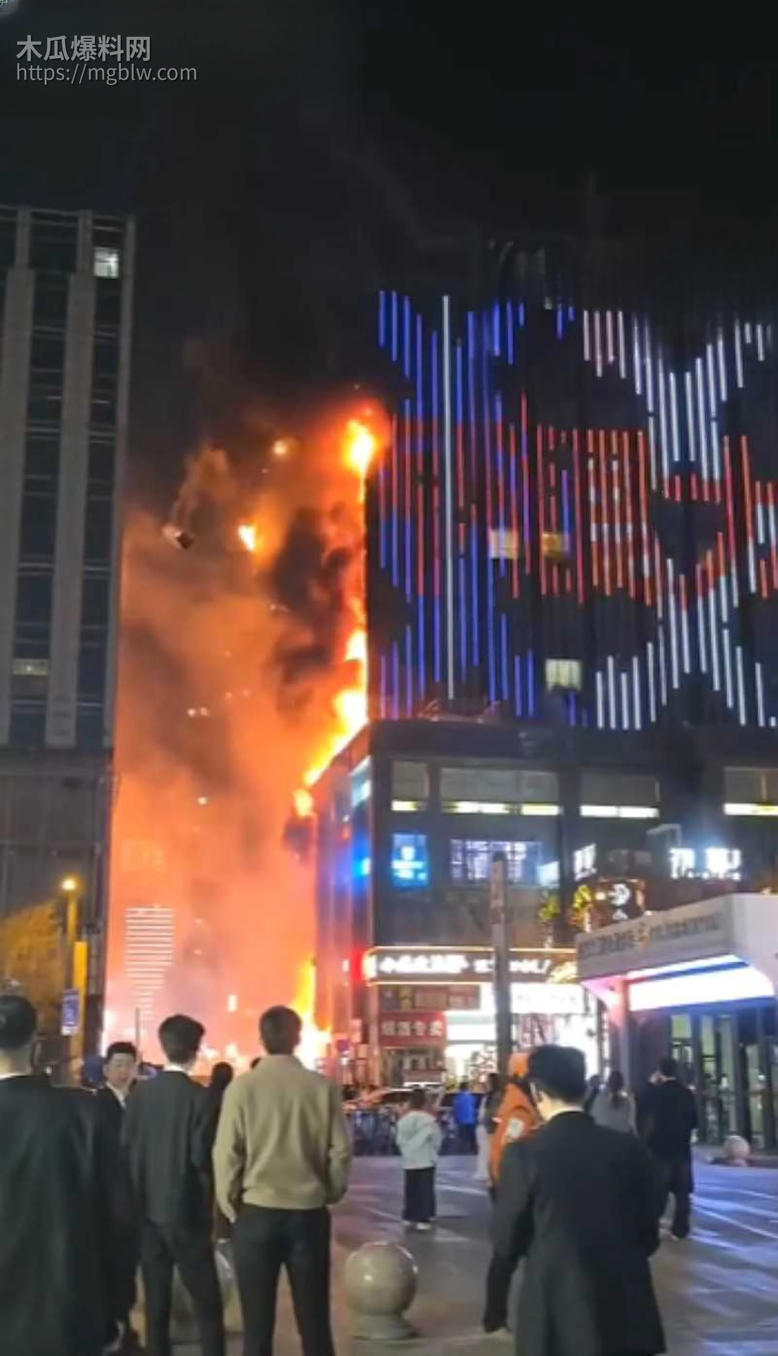 山西太原亲贤北街火灾现场视频03