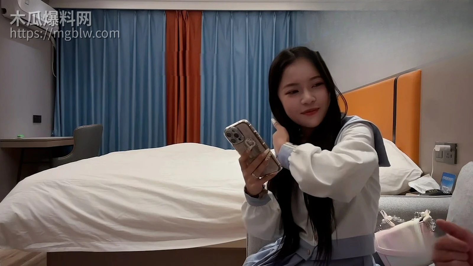 探花鸠摩智狂野约炮18岁娇小美少女1