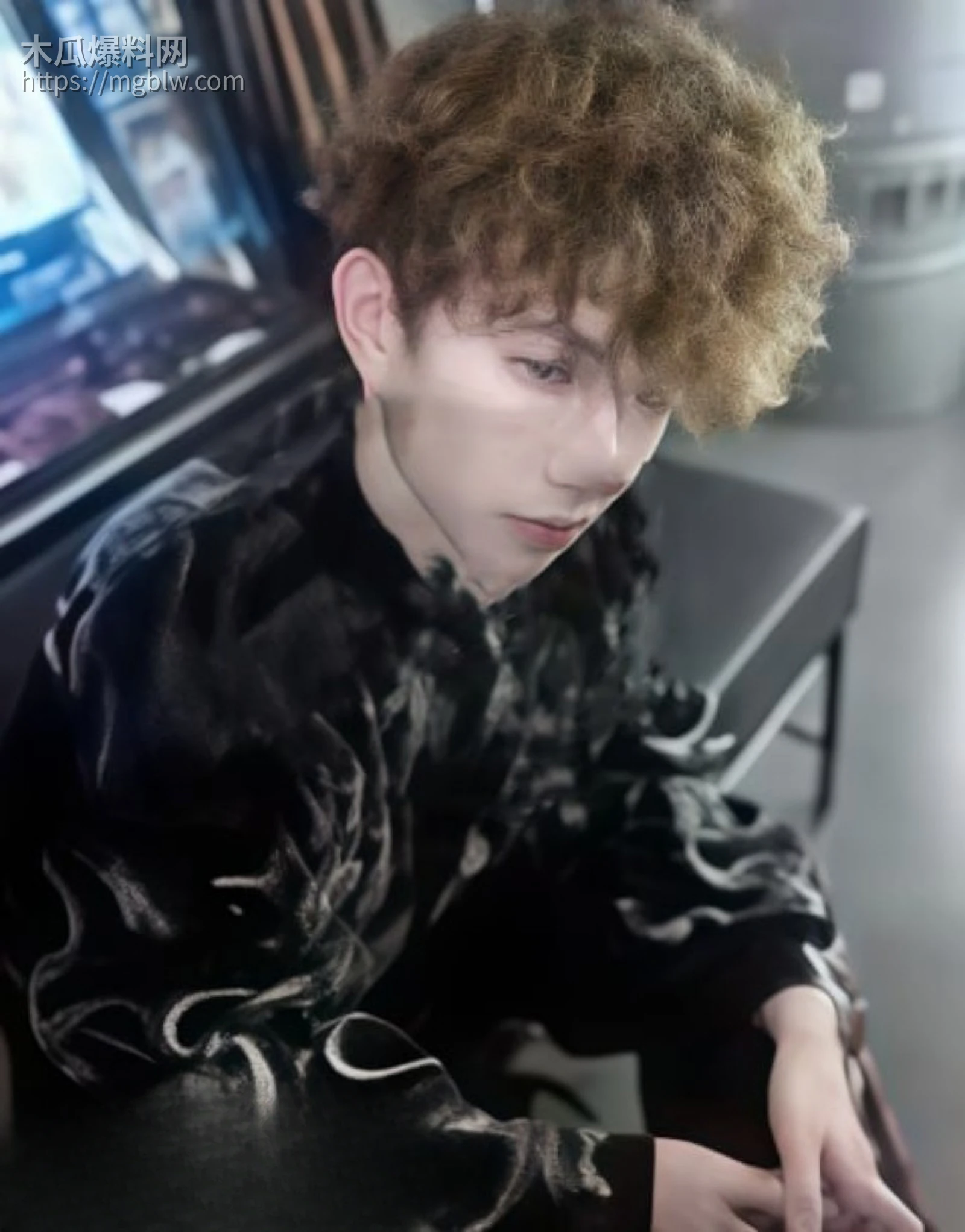 成都酒吧局头谢亚峰被曝出轨家暴03