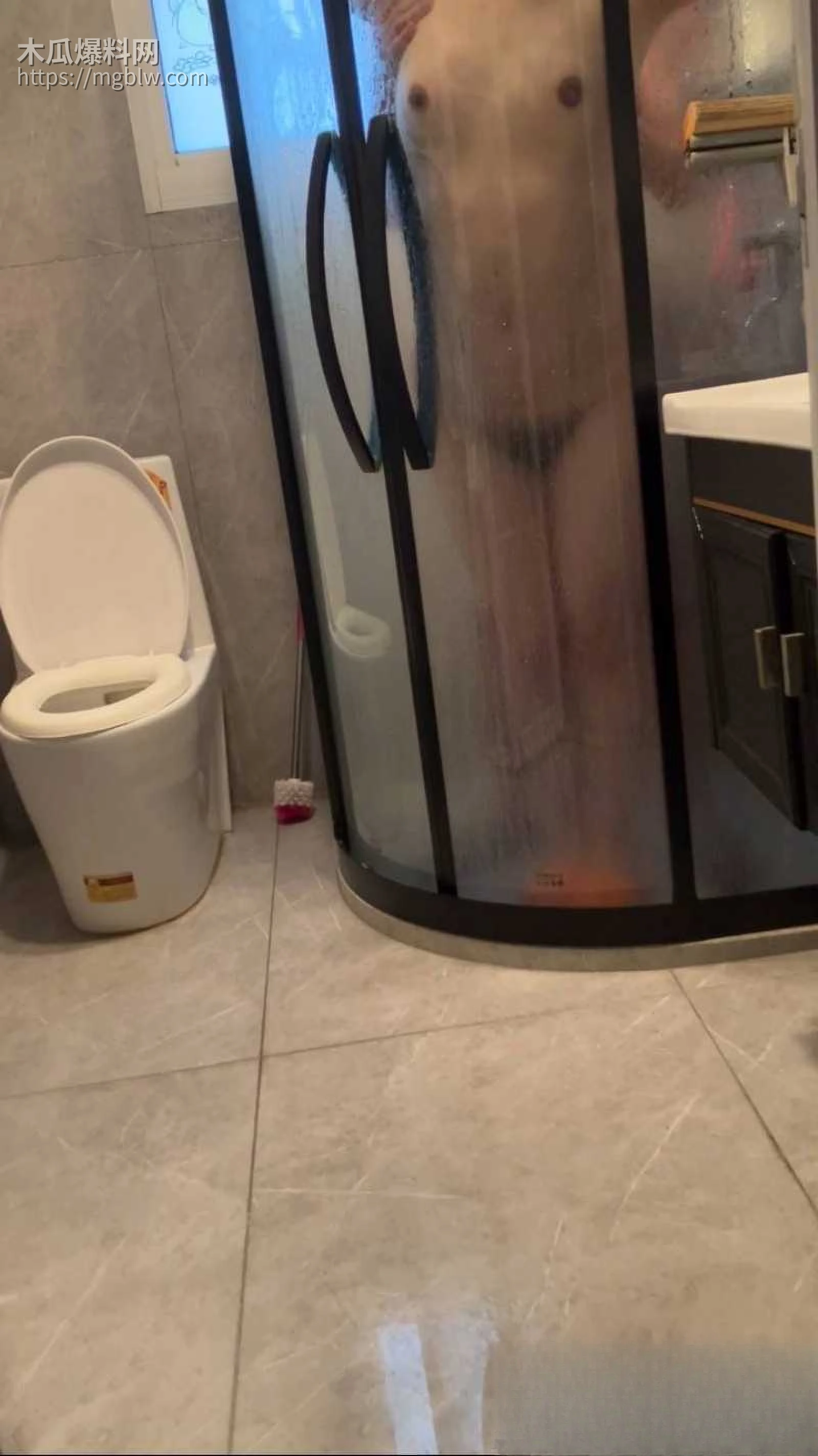 51原创爱吃饺子和嫂子和嫂子浴室偷情03