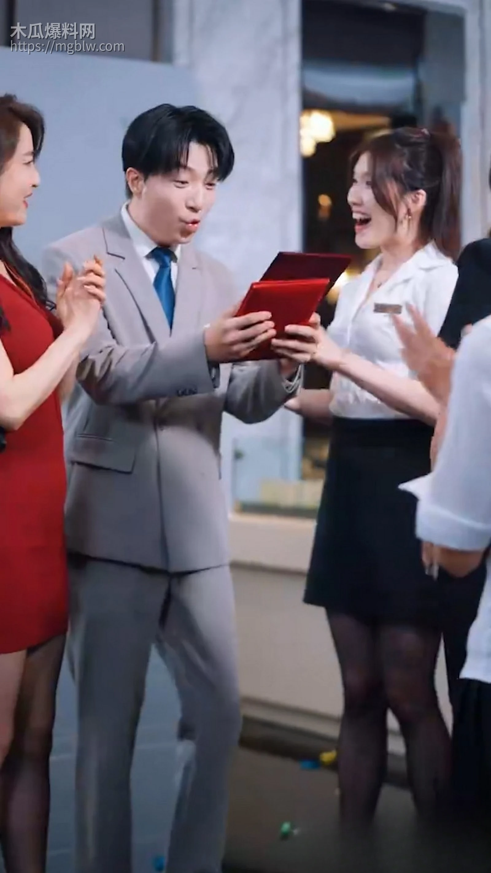 擦边短剧诱爱成瘾震撼来袭 8