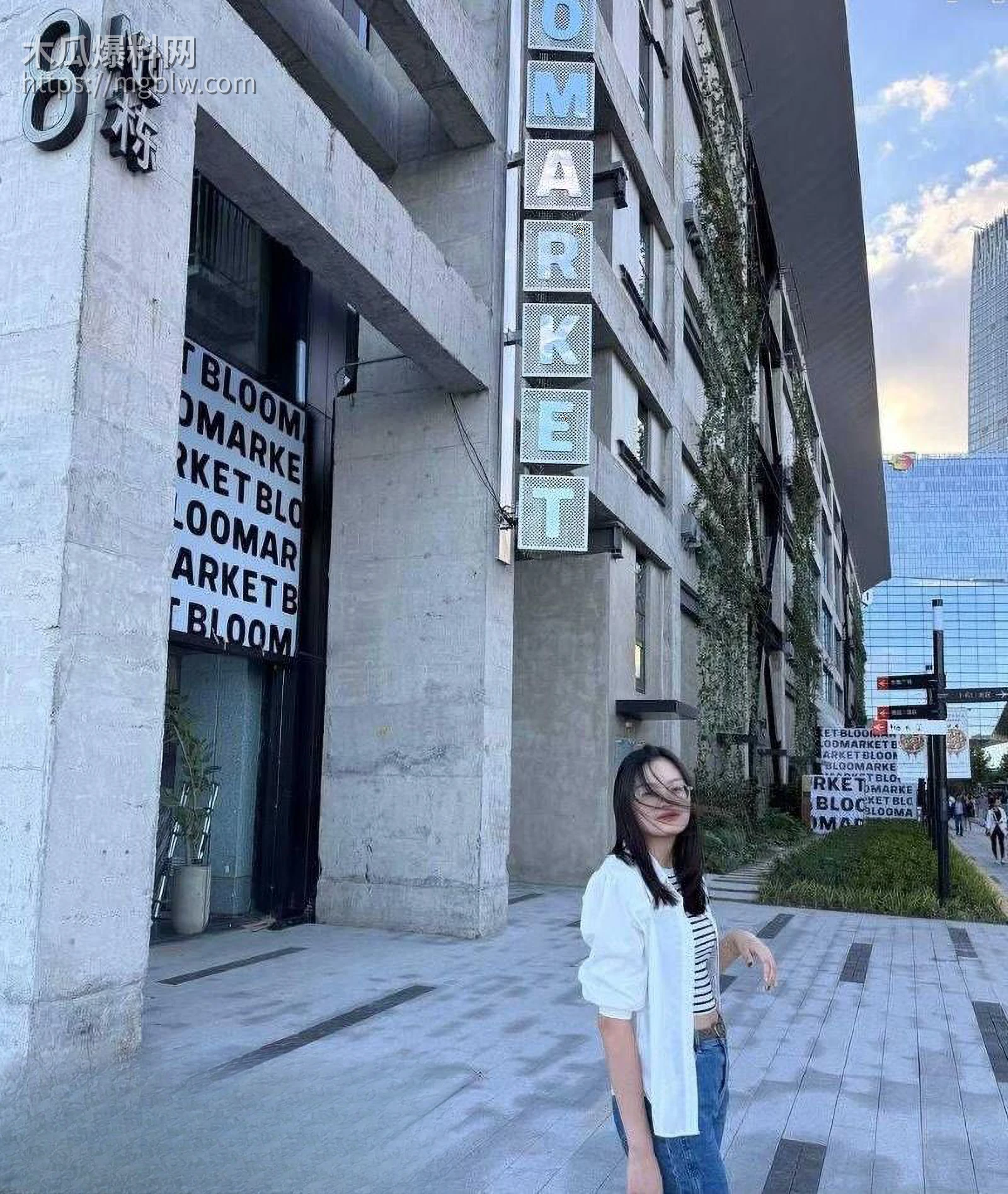 太子爷王律昂被女下属汤袅袅调教7年 4