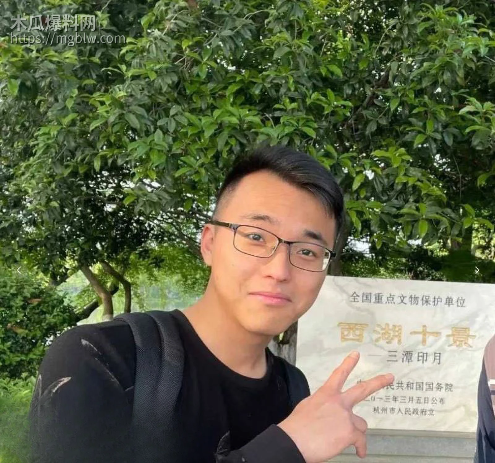 太子爷王律昂被女下属汤袅袅调教7年 8