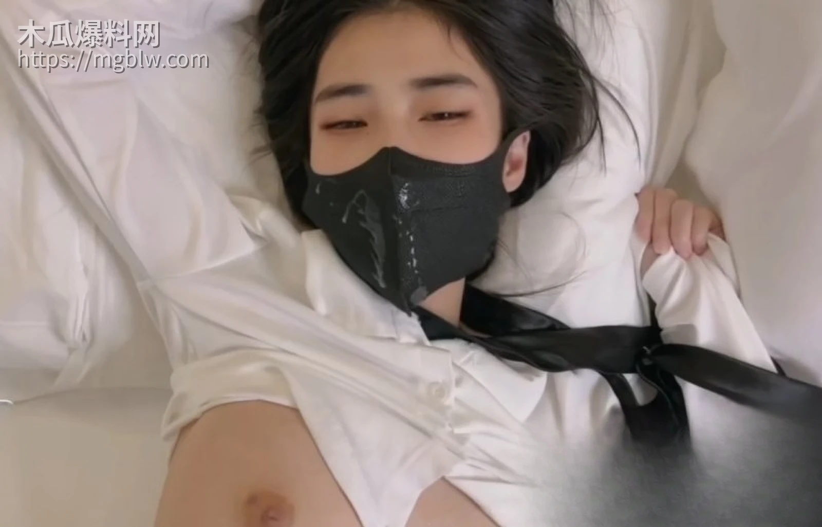 网红美乳学妹 果果酱 最新性爱私拍 1