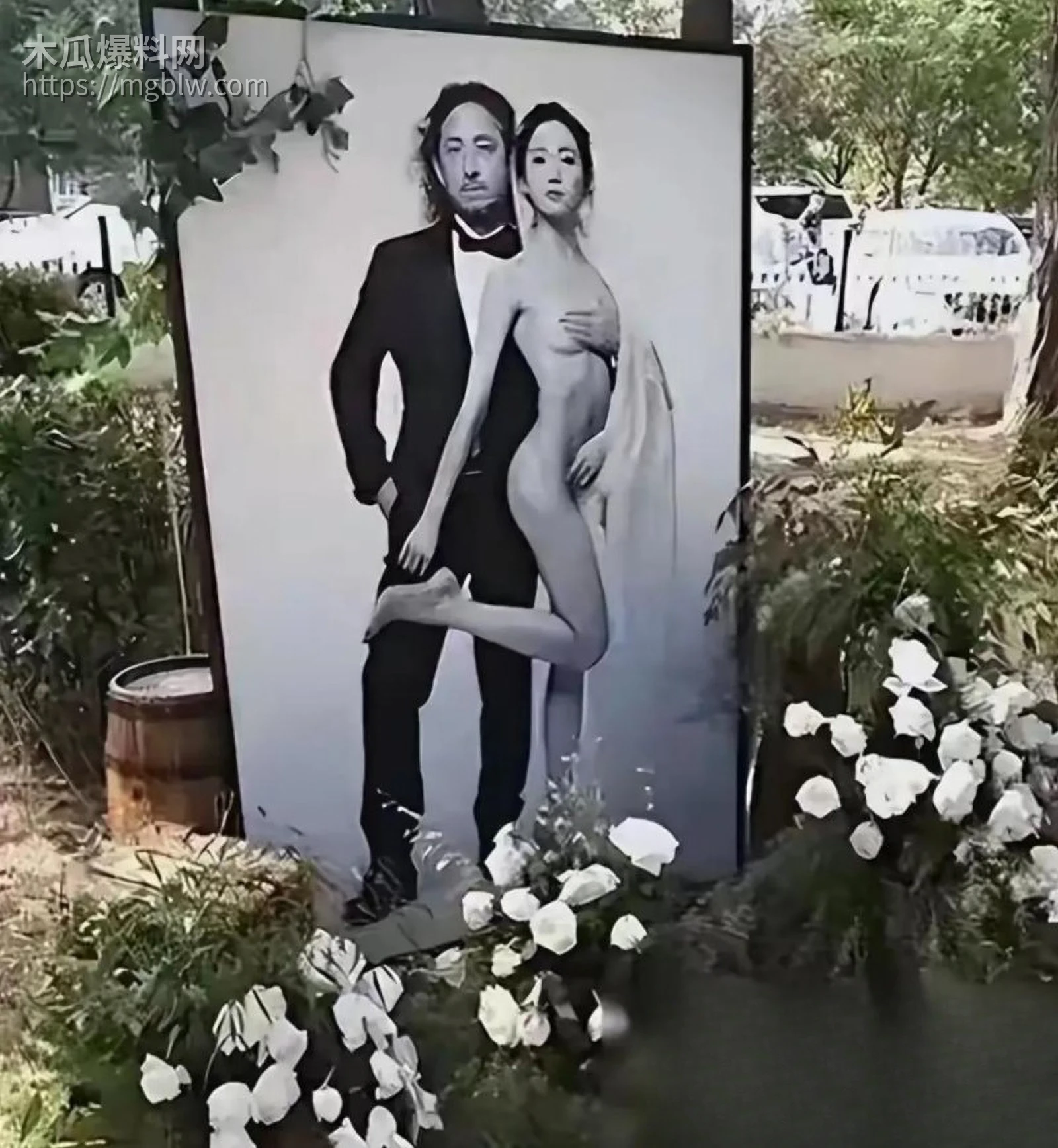 万千惠拿裸照当婚礼迎宾照02